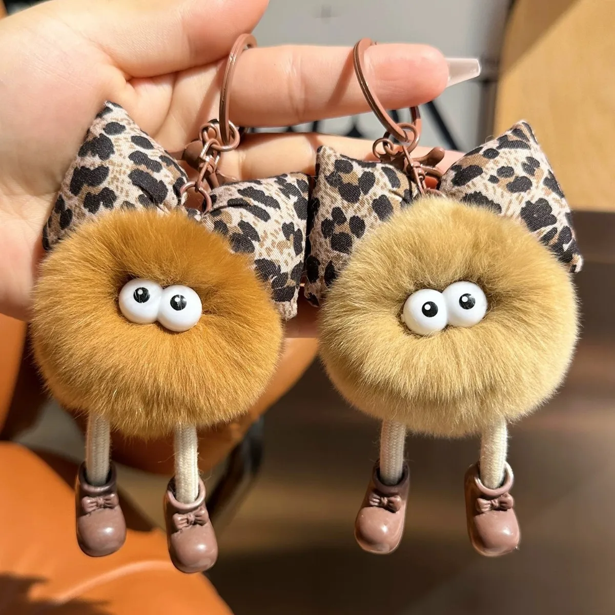 Imitation Rex Rabbit Fur Small Briquettes Plush Car Keychain Pendant Handmade Cute Cute School Bag Pendant Keychain
Imitation Rex Rabbit Fur Small Briquettes Plush Car Keychain Pendant Handmade Cute Cute School Bag Pendant Keychain