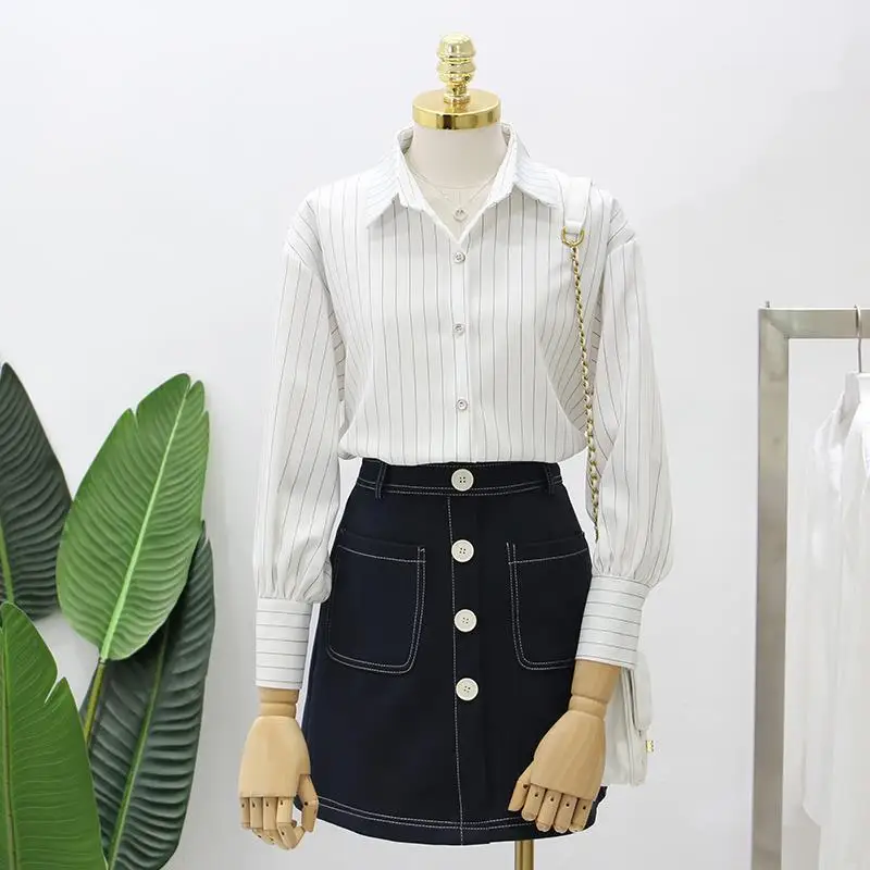 2024 Women Spring Autumn Fashion Loose Long Sleeve Shirt Female Lapel Striped Shirts Ladies Single-breasted Casual Blouses J297
2024 Women Spring Autumn Fashion Loose Long Sleeve Shirt Female Lapel Striped Shirts Ladies Single-breasted Casual Blouses J297