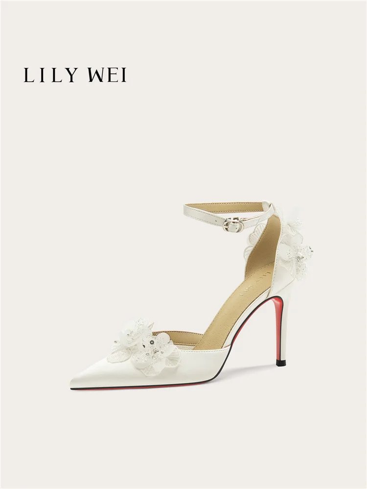 Summer new pointed hollow silk bead sequin flower wedding shoes banquet large size small size widened high heels women's sandals
Summer new pointed hollow silk bead sequin flower wedding shoes banquet large size small size widened high heels women's sandals