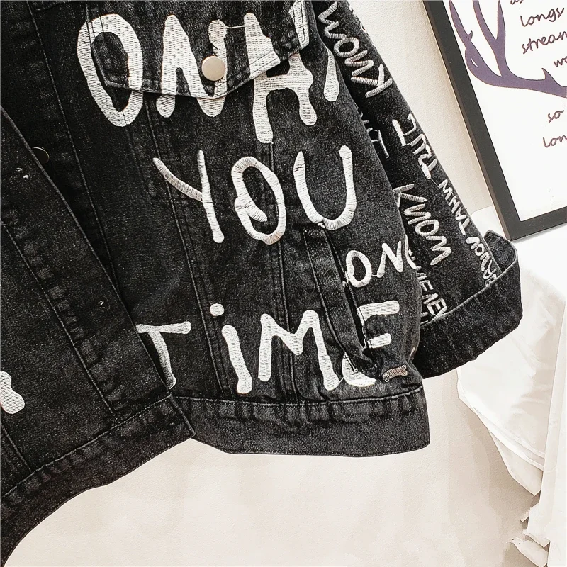 Fashion Letter Embroidery Denim Jacket Coat Women Loose Short Outerwear Autumn Korean Black Blue Jeans Jackets Female Streetwear
Fashion Letter Embroidery Denim Jacket Coat Women Loose Short Outerwear Autumn Korean Black Blue Jeans Jackets Female Streetwear
