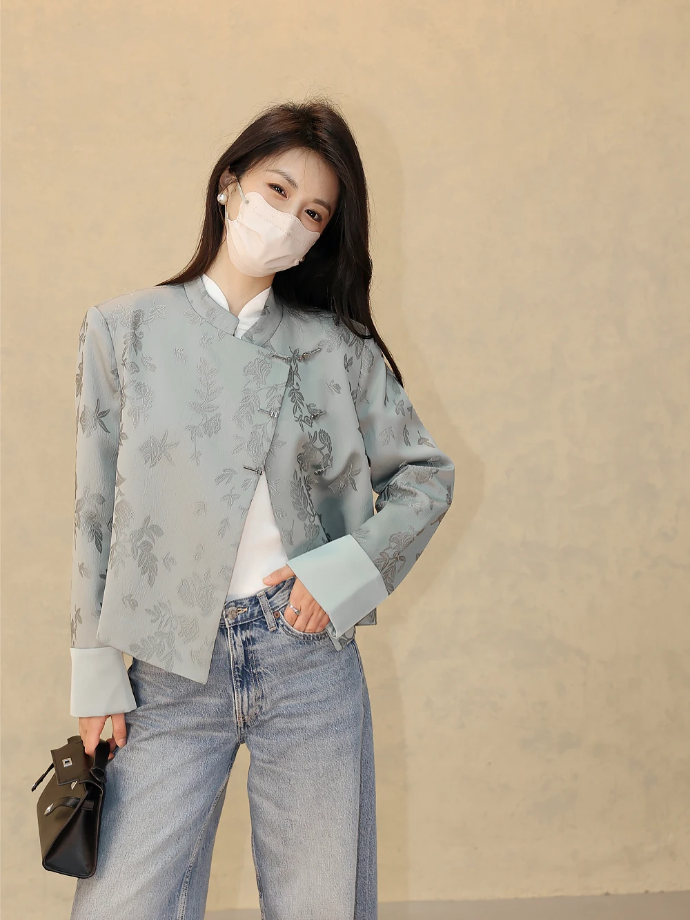 Новый китайский женский топ Sle ort, осень 2024, начальная моя, легкий, с национальной вышивкой, металлический топ Lo Bule
Новый китайский женский топ Sle ort, осень 2024, начальная моя, легкий, с национальной вышивкой, металлический топ Lo Bule