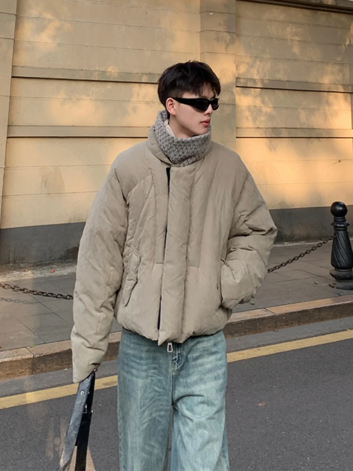 Мужская зимняя куртка из цветной замши с хлопковым наполнителем, утепленная, в стиле ретро, американский стиль, молодежная, трендовая, утолщенная
Мужская зимняя куртка из цветной замши с хлопковым наполнителем, утепленная, в стиле ретро, американский стиль, молодежная, трендовая, утолщенная