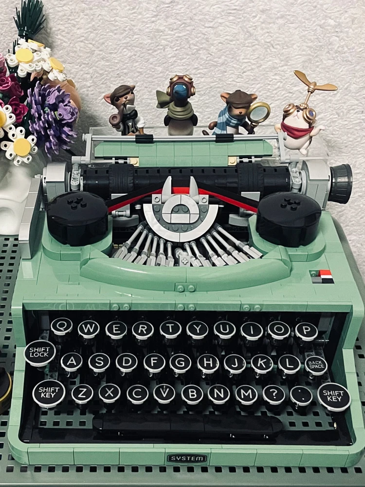 Retro Typewriter Building Blocks High Difficulty Group Assembled Toys Children's Puzzle Send Children Model Gift
Retro Typewriter Building Blocks High Difficulty Group Assembled Toys Children's Puzzle Send Children Model Gift