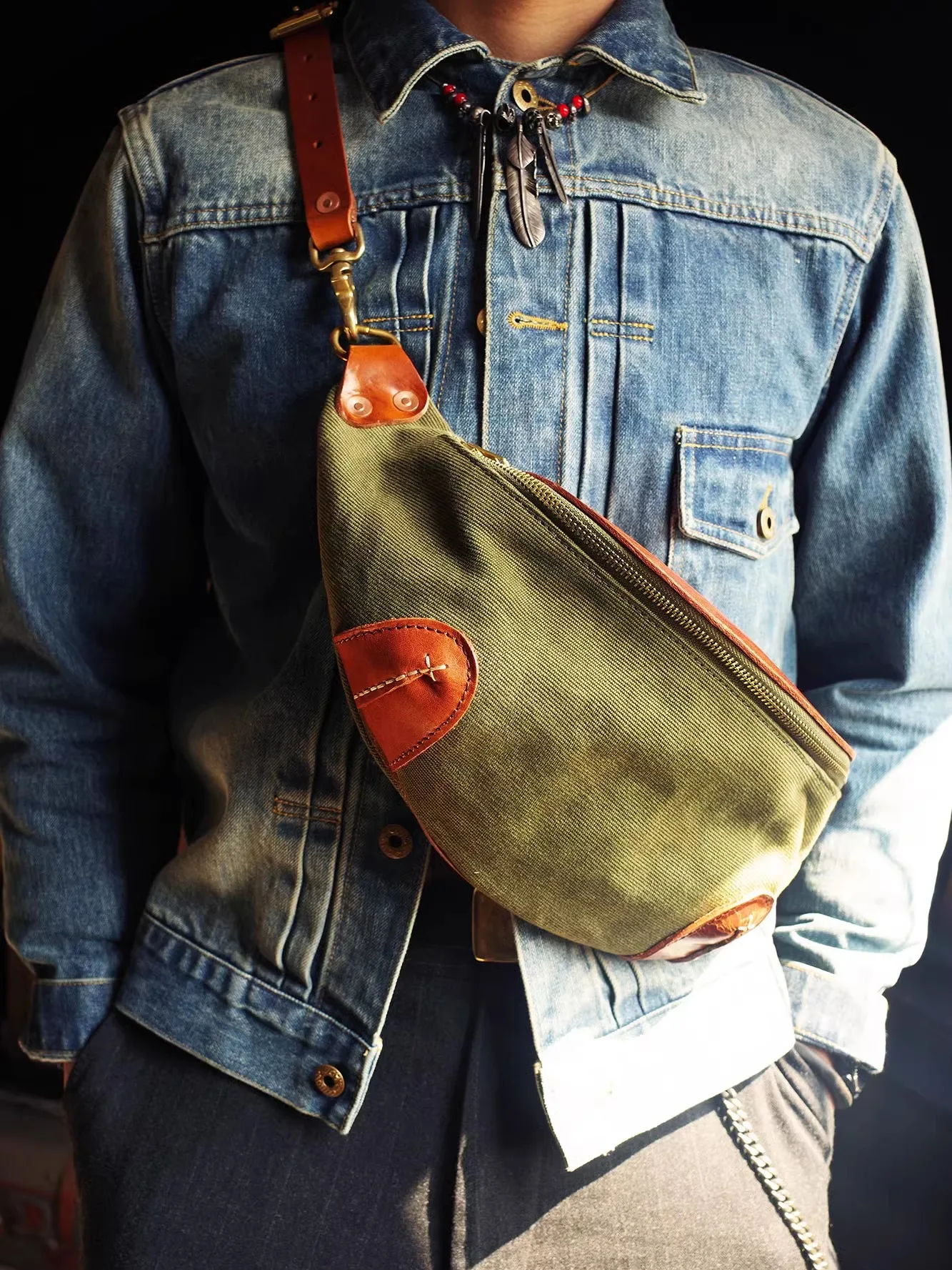 PNDME High-quality canvas genuine leather stitching men's chest bag vintage designer handmade luxury outdoor daily crossbody bag
PNDME High-quality canvas genuine leather stitching men's chest bag vintage designer handmade luxury outdoor daily crossbody bag