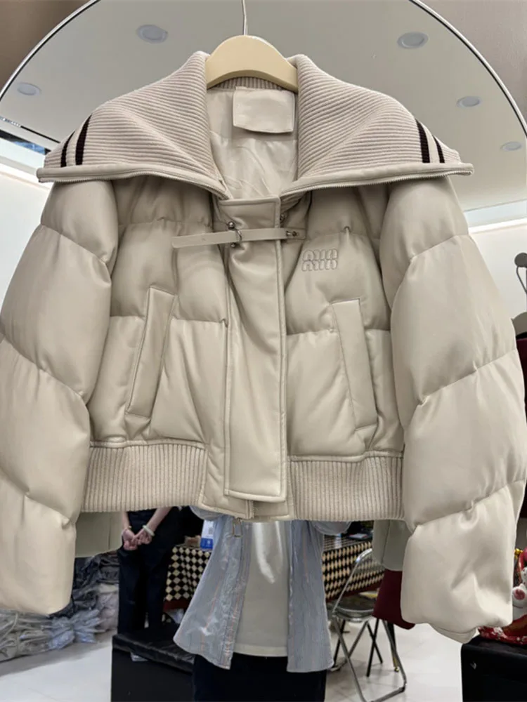 Short down jacket women's versatile knitted patchwork lapel PU 90 white duck down thick leather Puffer Down Coat 2025
Short down jacket women's versatile knitted patchwork lapel PU 90 white duck down thick leather Puffer Down Coat 2025