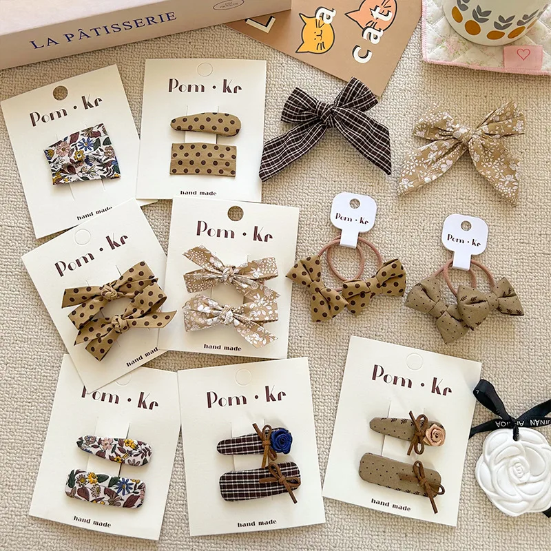 Корейский кофейный цвет, бант, клетчатая вышивка, заколка для волос, ткань, зажим для волос, челка, лента для волос со звездой любви, головные уборы, детские аксессуары для волос для девочек
Корейский кофейный цвет, бант, клетчатая вышивка, заколка для волос, ткань, зажим для волос, челка, лента для волос со звездой любви, головные уборы, детские аксессуары для волос для девочек