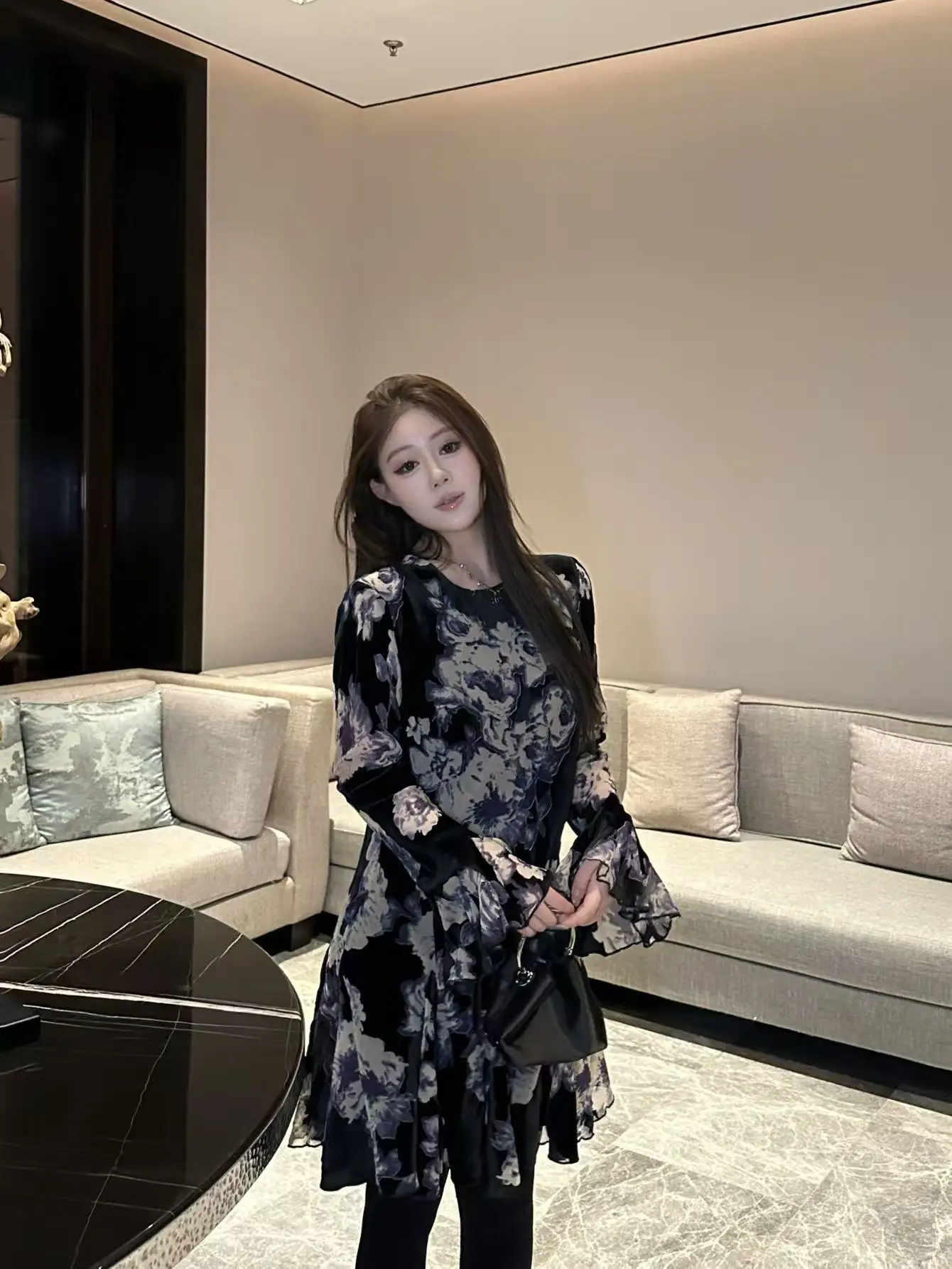 Женская юбка А-силуэта больших размеров с цветочным принтом, длинными рукавами, из шелковой ткани, с оборкой из тюля, повседневная одежда
Женская юбка А-силуэта больших размеров с цветочным принтом, длинными рукавами, из шелковой ткани, с оборкой из тюля, повседневная одежда