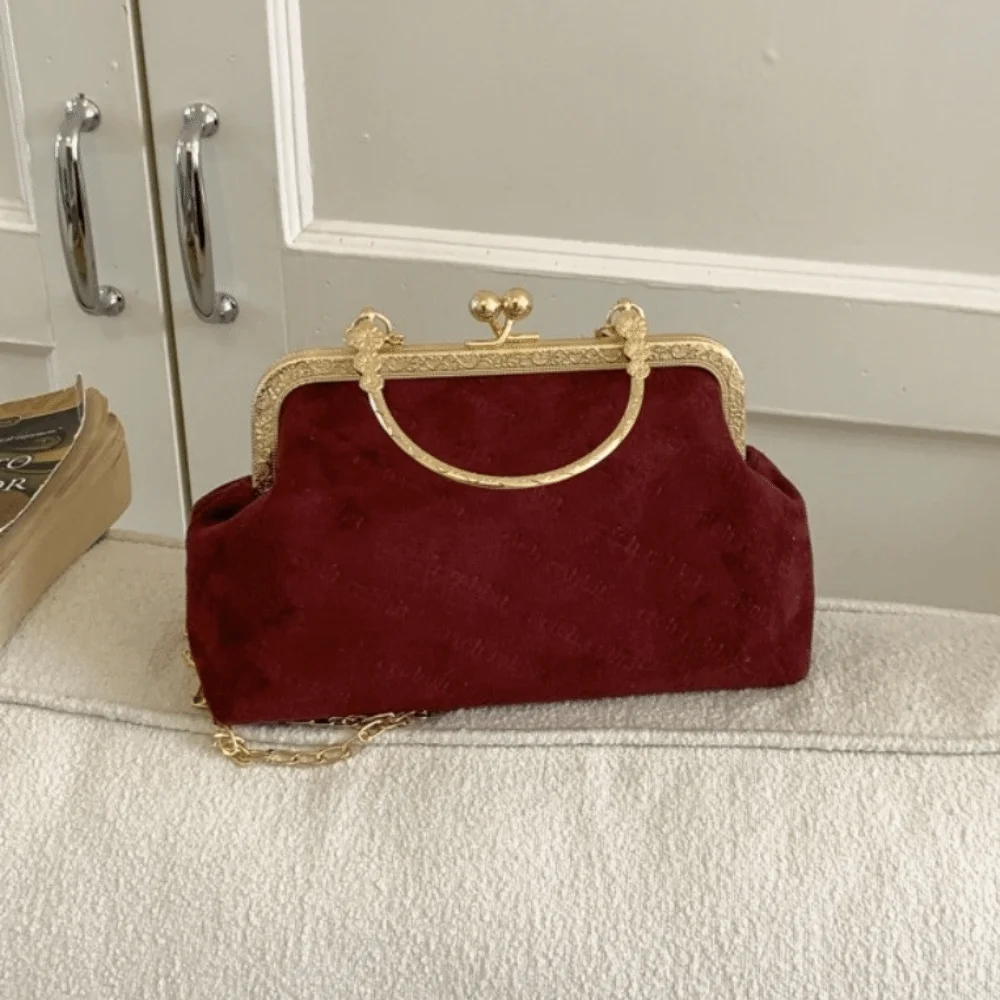 New Chinese Style Clasp Frame Handbag PU Shell Shape Crossbody Bag Embroidery Clasp Closure Shoulder Bags Formal Event
New Chinese Style Clasp Frame Handbag PU Shell Shape Crossbody Bag Embroidery Clasp Closure Shoulder Bags Formal Event