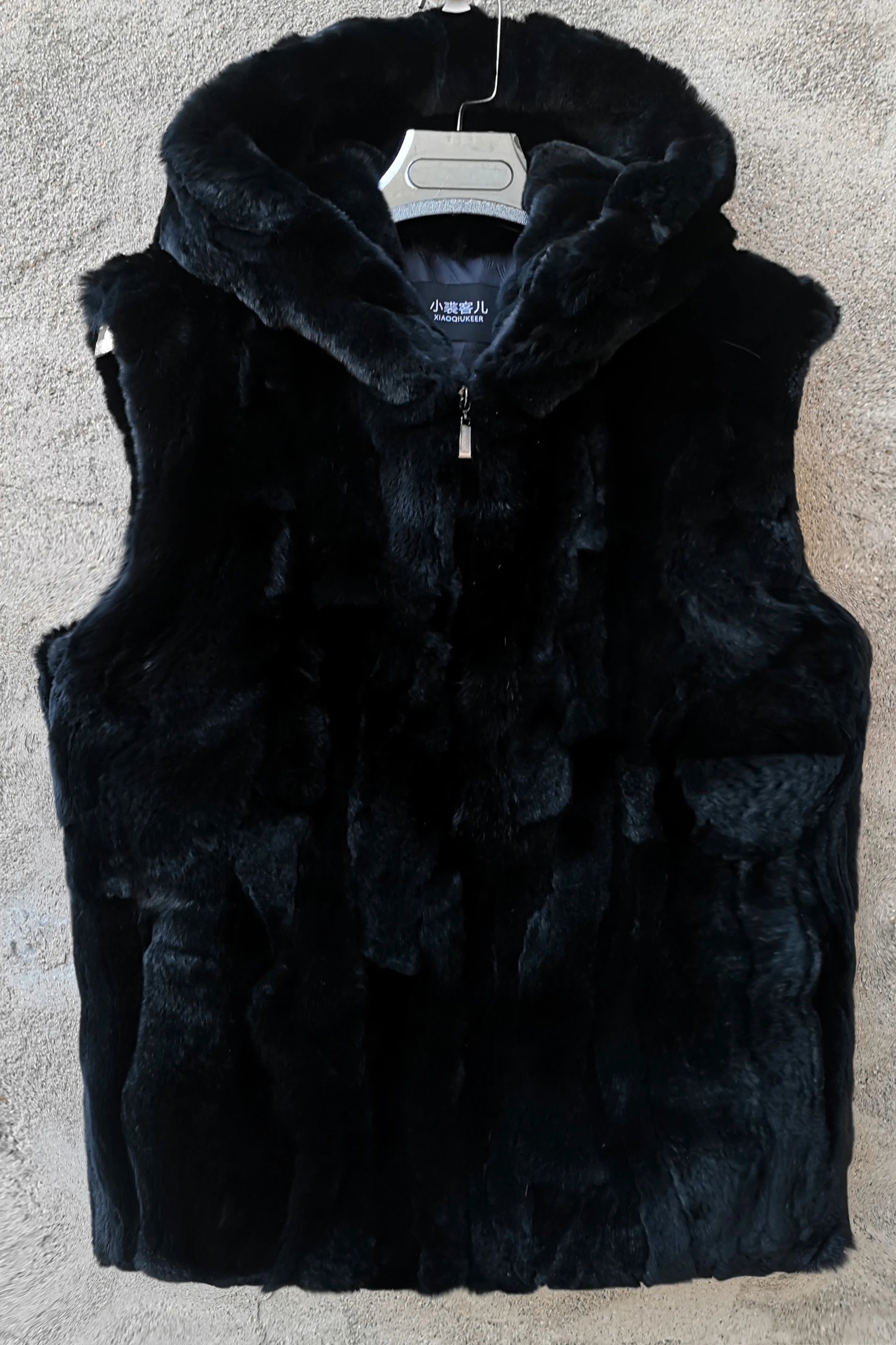 2024 Men's Zipper Casual Winter Fur Integrated Hooded Vest Youth New Rex Fur Stand Collar Vest
2024 Men's Zipper Casual Winter Fur Integrated Hooded Vest Youth New Rex Fur Stand Collar Vest