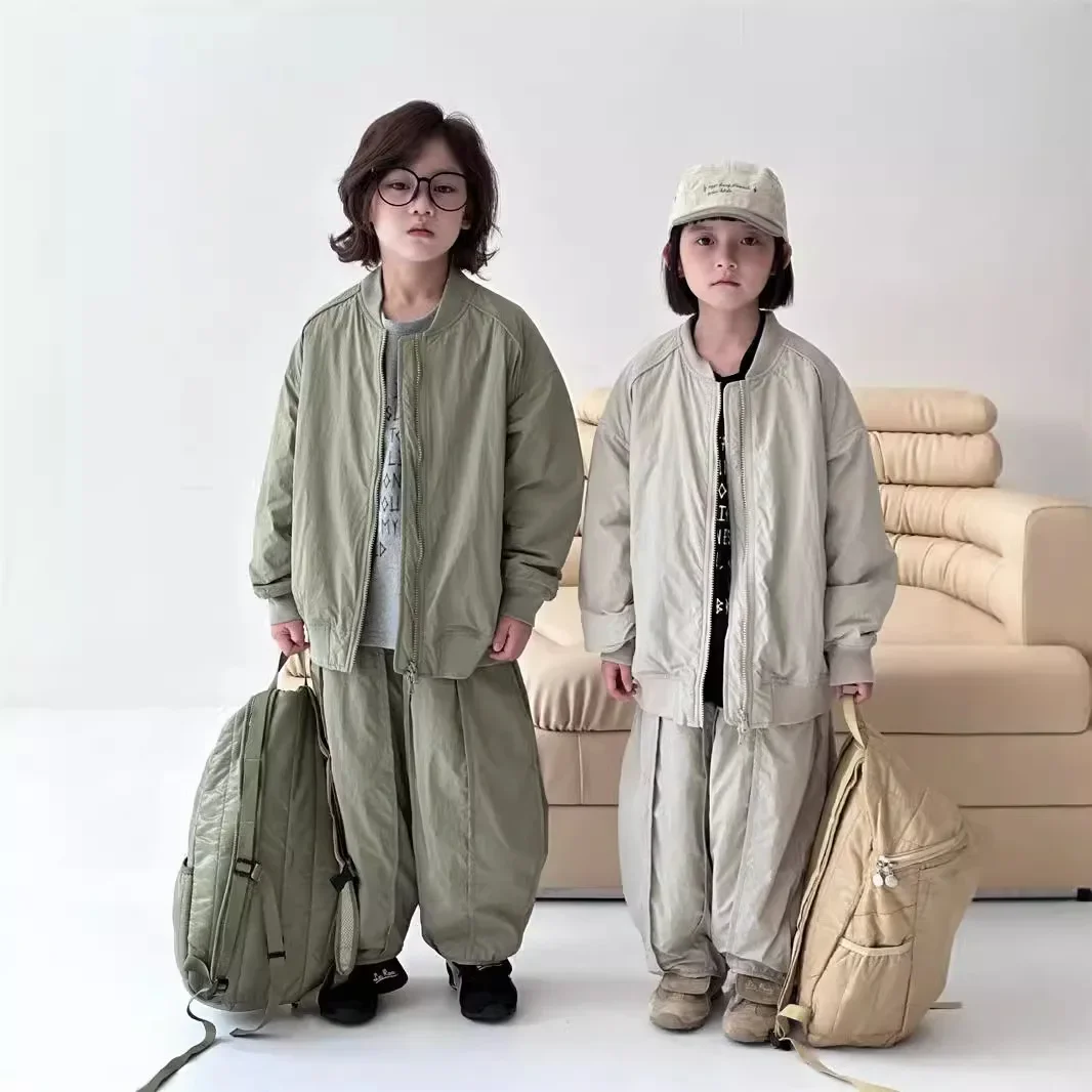 2025 Winter New Korean Children's Cotton Jacket Set for Boys and Girls with Cotton Jacket and Pants, Two Piece Fashion Set
2025 Winter New Korean Children's Cotton Jacket Set for Boys and Girls with Cotton Jacket and Pants, Two Piece Fashion Set