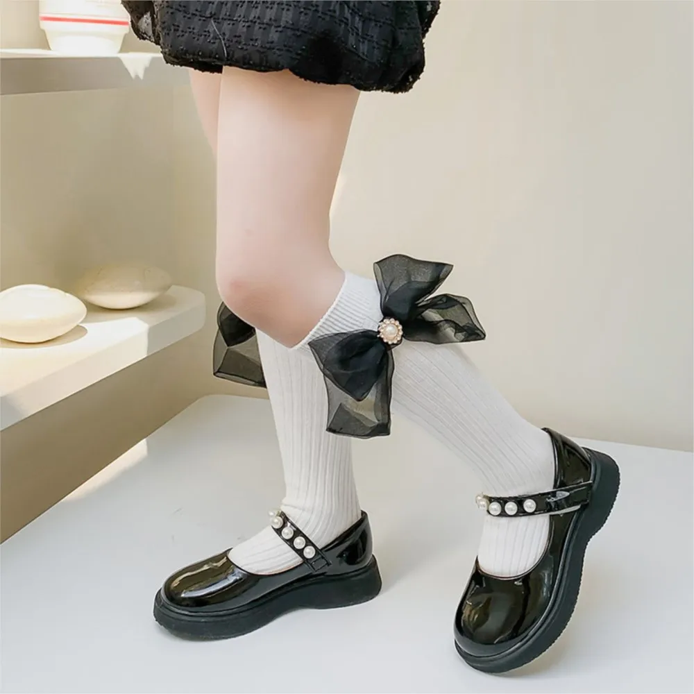 Girls socks French fragrant Korean Pearl bow stockings combed cotton sweet princess calf socks.
Girls socks French fragrant Korean Pearl bow stockings combed cotton sweet princess calf socks.