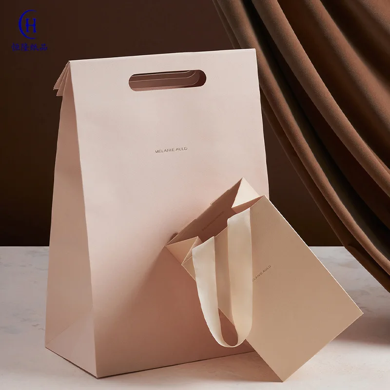 Custom.Factory Custom Paper Bag Ювелирные изделия Ins Style Сумка Высококачественная сумка Сумка для магазина одежды Enterprise с принтом
Custom.Factory Custom Paper Bag Ювелирные изделия Ins Style Сумка Высококачественная сумка Сумка для магазина одежды Enterprise с принтом