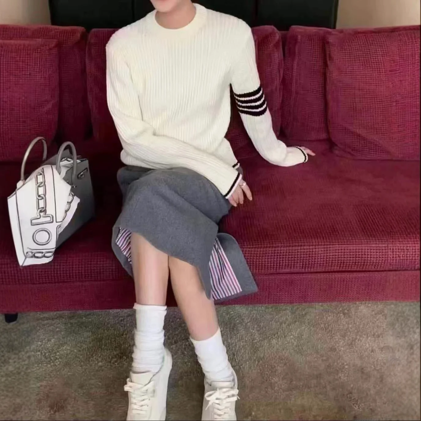 Autumn Winter Women's Knitted round Ne Sweater Casual Classic College Sle Loose Fit Overhead Cardigan Woolen Knitwear
Autumn Winter Women's Knitted round Ne Sweater Casual Classic College Sle Loose Fit Overhead Cardigan Woolen Knitwear