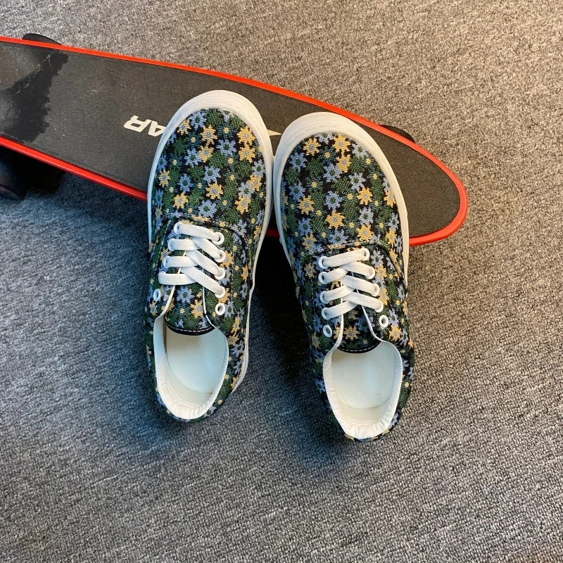 Large size small floral green skateboarding shoes casual daily casual shoes breathable and comfortable trendy shoes women's shoe
Large size small floral green skateboarding shoes casual daily casual shoes breathable and comfortable trendy shoes women's shoe