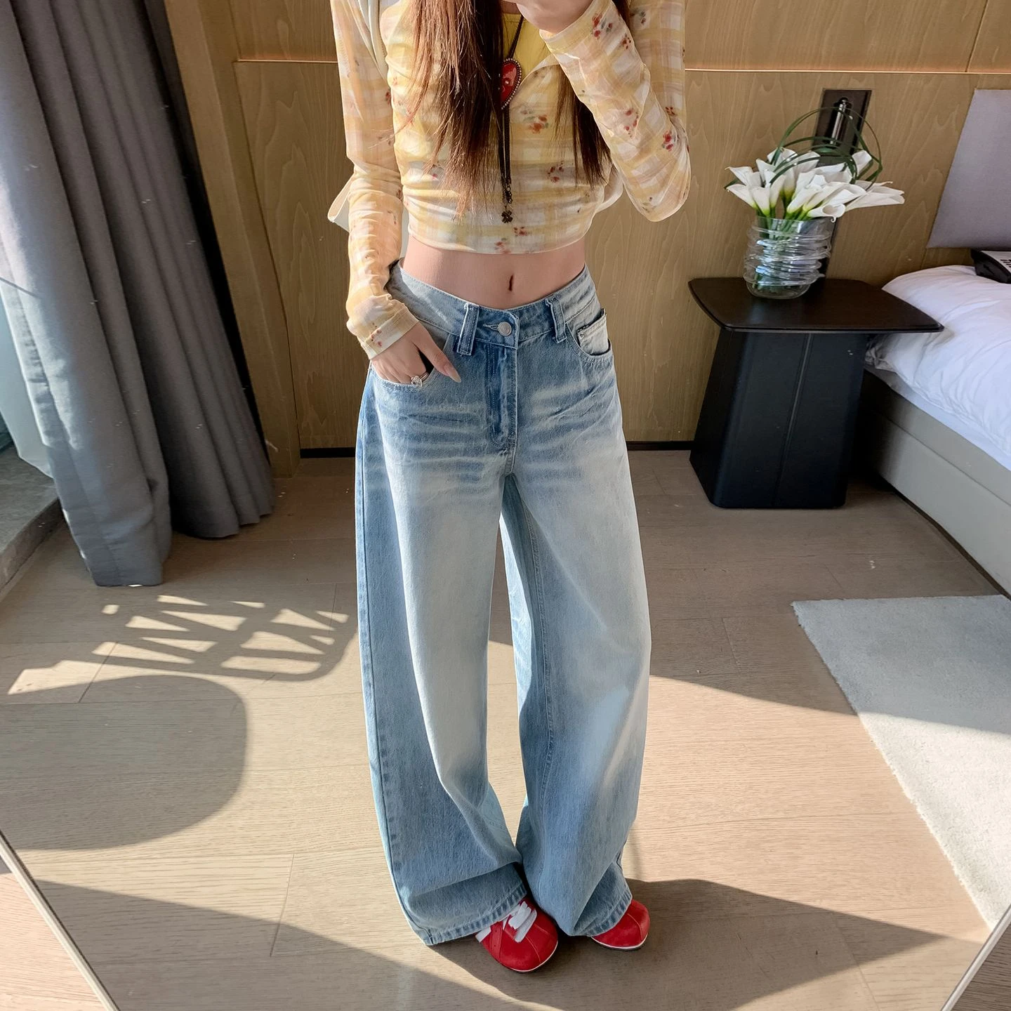 ZHISILAO New Vintage High Waist Baggy Jeans Women Casual Y2K Light Blue Denim Pants Streetwear Spring 2026
ZHISILAO New Vintage High Waist Baggy Jeans Women Casual Y2K Light Blue Denim Pants Streetwear Spring 2026