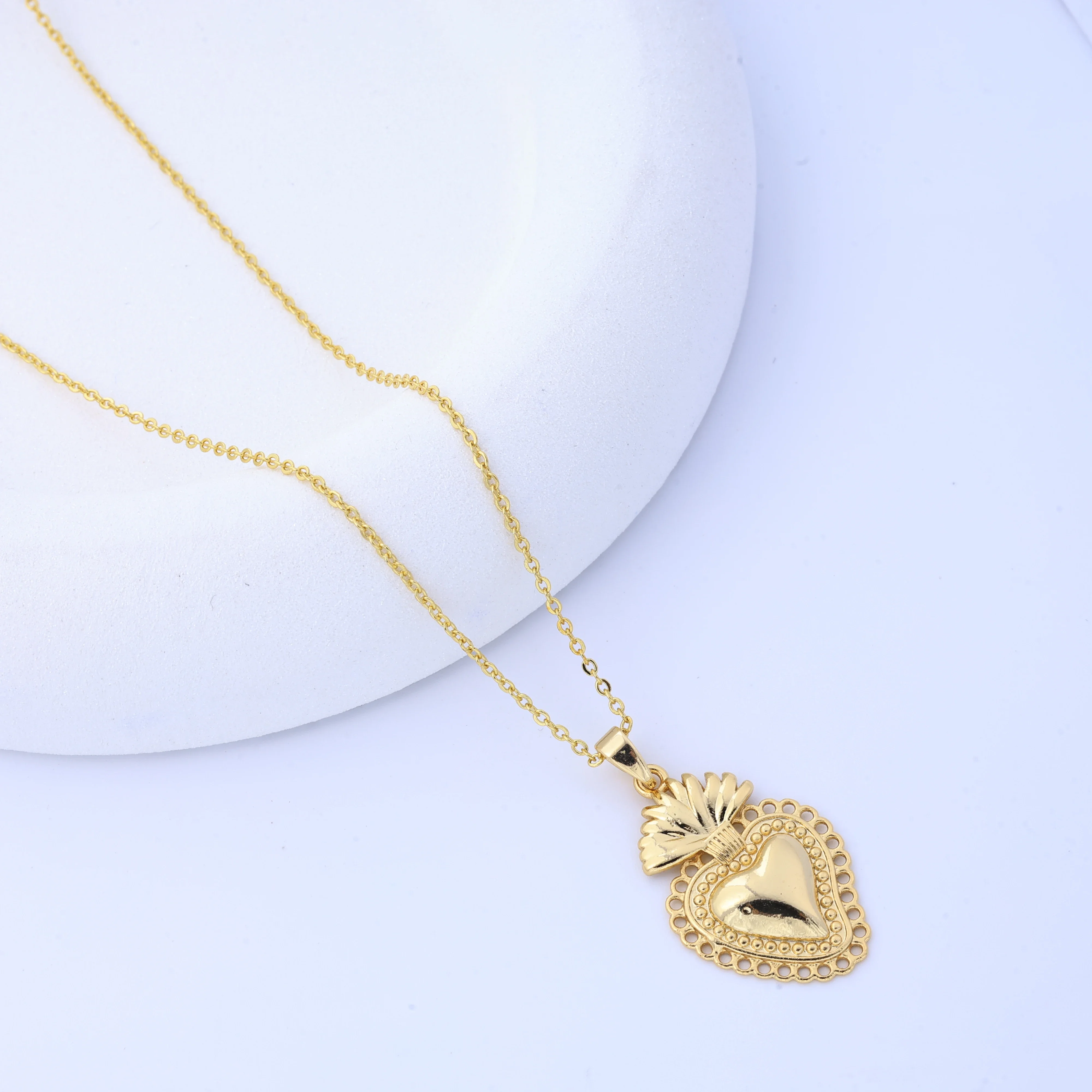 Hot Selling Personality Camellia Drip Oil Necklace Womens Retro Light Luxury Love Pendant Clavicle Chain Korean Version Premium 
Hot Selling Personality Camellia Drip Oil Necklace Womens Retro Light Luxury Love Pendant Clavicle Chain Korean Version Premium