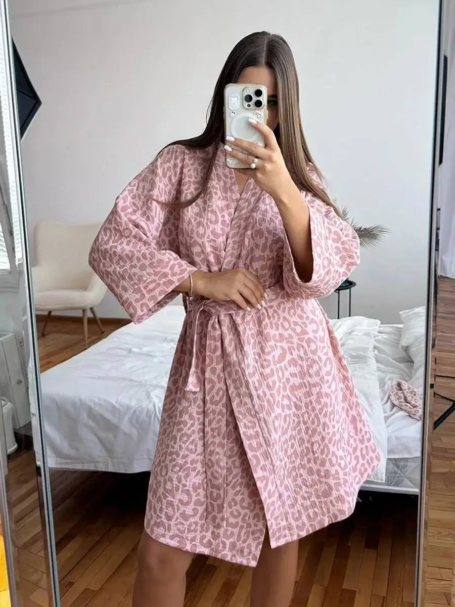 100% Cotton Pink Leopard Print Robe Spring New Cardigans Pamas Comfortable Home Clothes Women's Nightgowns
100% Cotton Pink Leopard Print Robe Spring New Cardigans Pamas Comfortable Home Clothes Women's Nightgowns