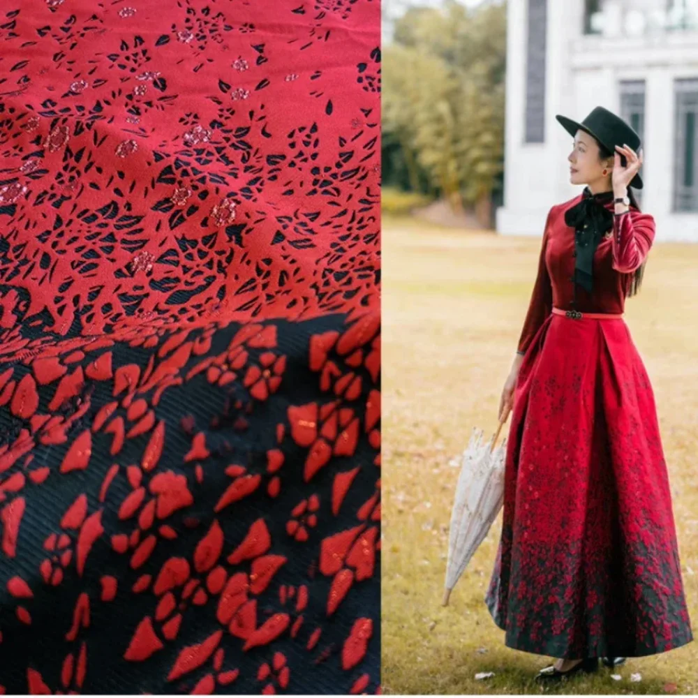 Парчовая атласная пряжа, окрашенная золотой проволокой, жаккардовая ткань, большая распашная пышная юбка, плащ, платье, ткань на дворе, дизайнерская ткань 
Парчовая атласная пряжа, окрашенная золотой проволокой, жаккардовая ткань, большая распашная пышная юбка, плащ, платье, ткань на дворе, дизайнерская ткань