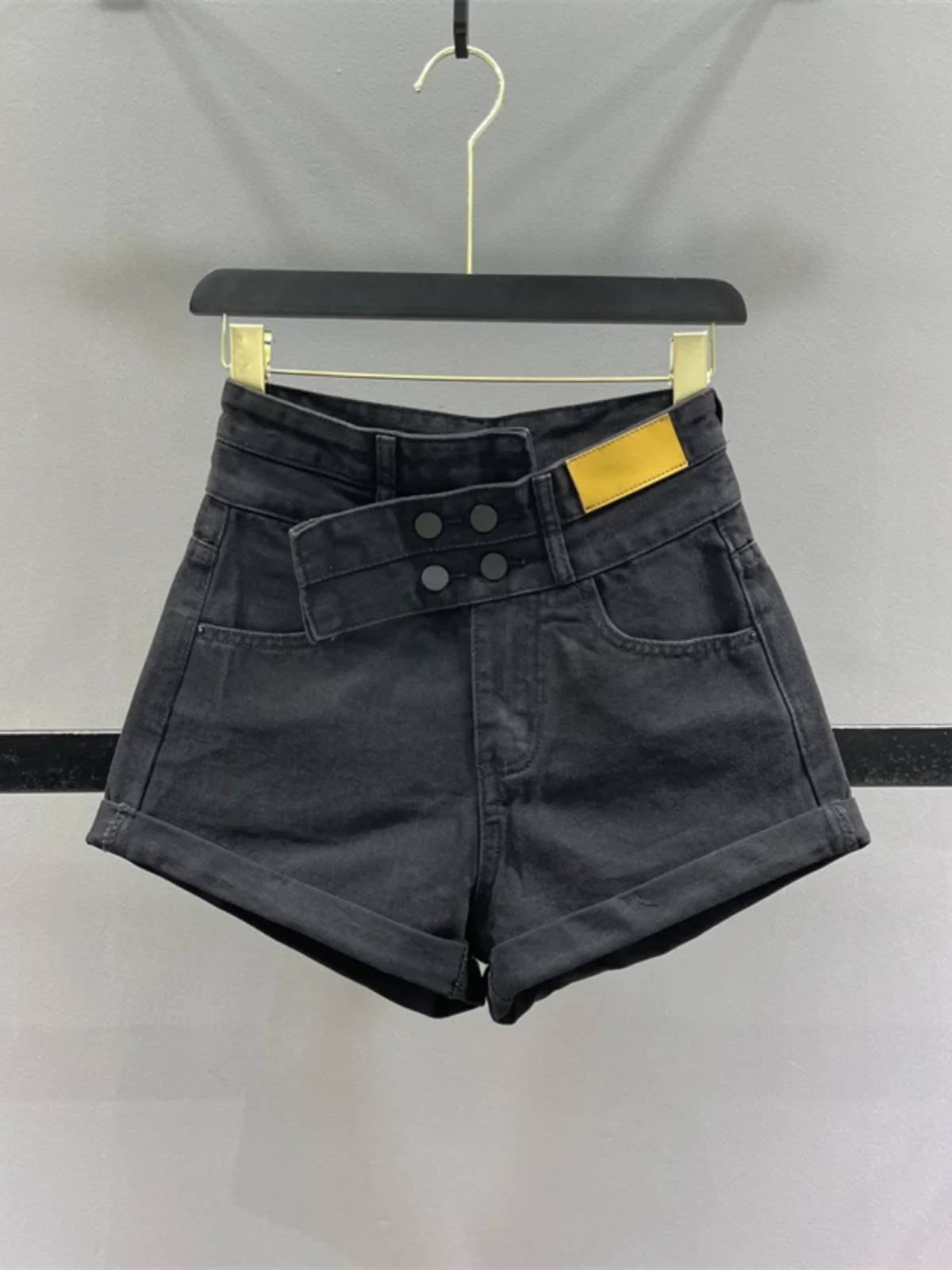 High Waist Black Denim Shorts Women's Casual Cuffed Wide Leg Slimming A-Line Hot Pants Irregular Design Commute Style Jeans
High Waist Black Denim Shorts Women's Casual Cuffed Wide Leg Slimming A-Line Hot Pants Irregular Design Commute Style Jeans