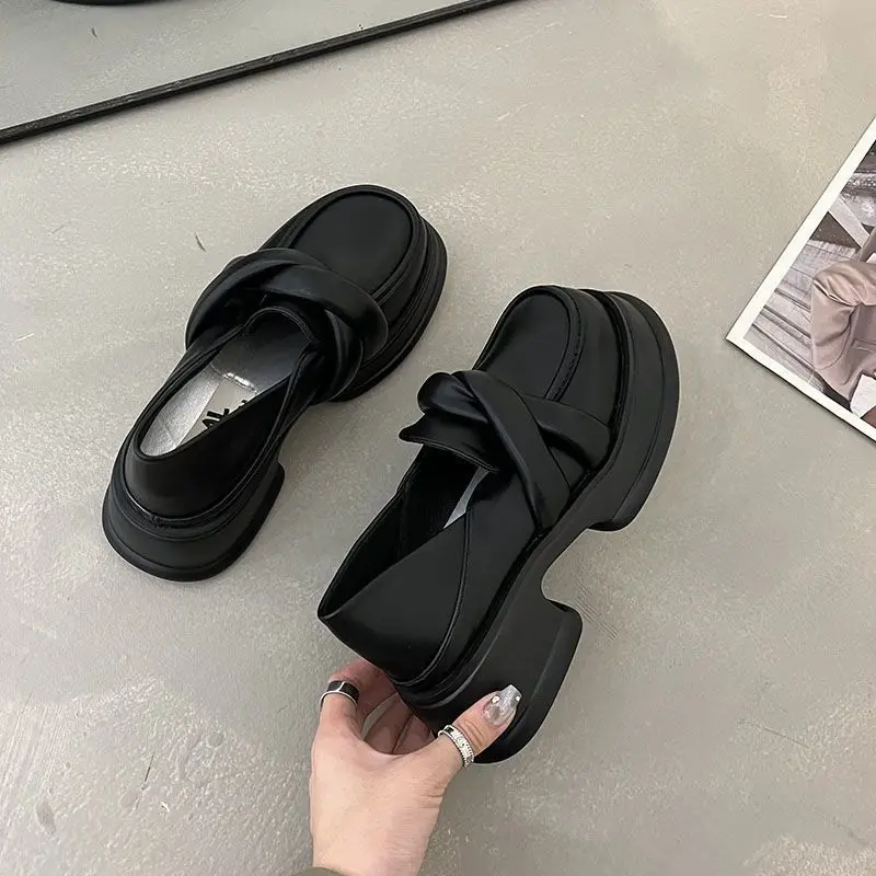 2026 New Summer Women's Fashion Loafer Shoes French Style Platform Slip-on Black Leather with Soft Sole Design
2026 New Summer Women's Fashion Loafer Shoes French Style Platform Slip-on Black Leather with Soft Sole Design