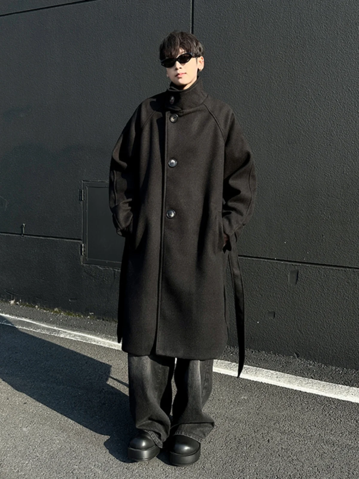 Мужское шерстяное пальто на осень-зиму, свободного кроя, в британском стиле, длинное, молодежное, модное, на одной пуговице, однотонное
Мужское шерстяное пальто на осень-зиму, свободного кроя, в британском стиле, длинное, молодежное, модное, на одной пуговице, однотонное