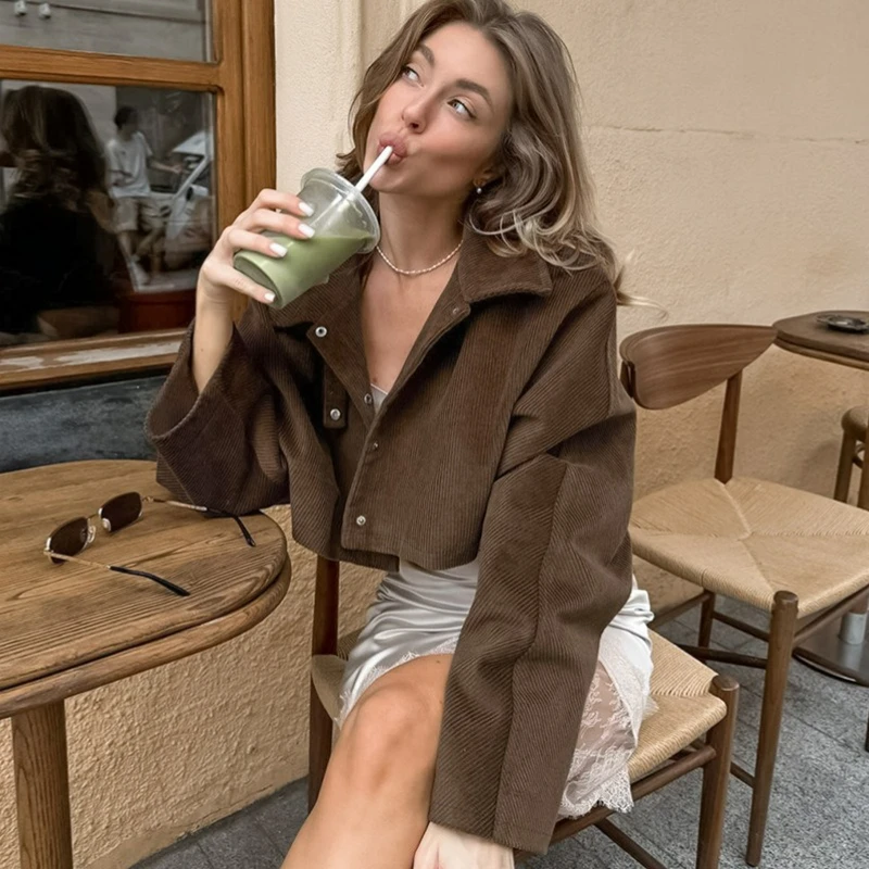 Early Autumn New Coat Women's High-end Sense European and American Retro Maillard Long-sleeved Casual Versatile Short Cardigan
Early Autumn New Coat Women's High-end Sense European and American Retro Maillard Long-sleeved Casual Versatile Short Cardigan