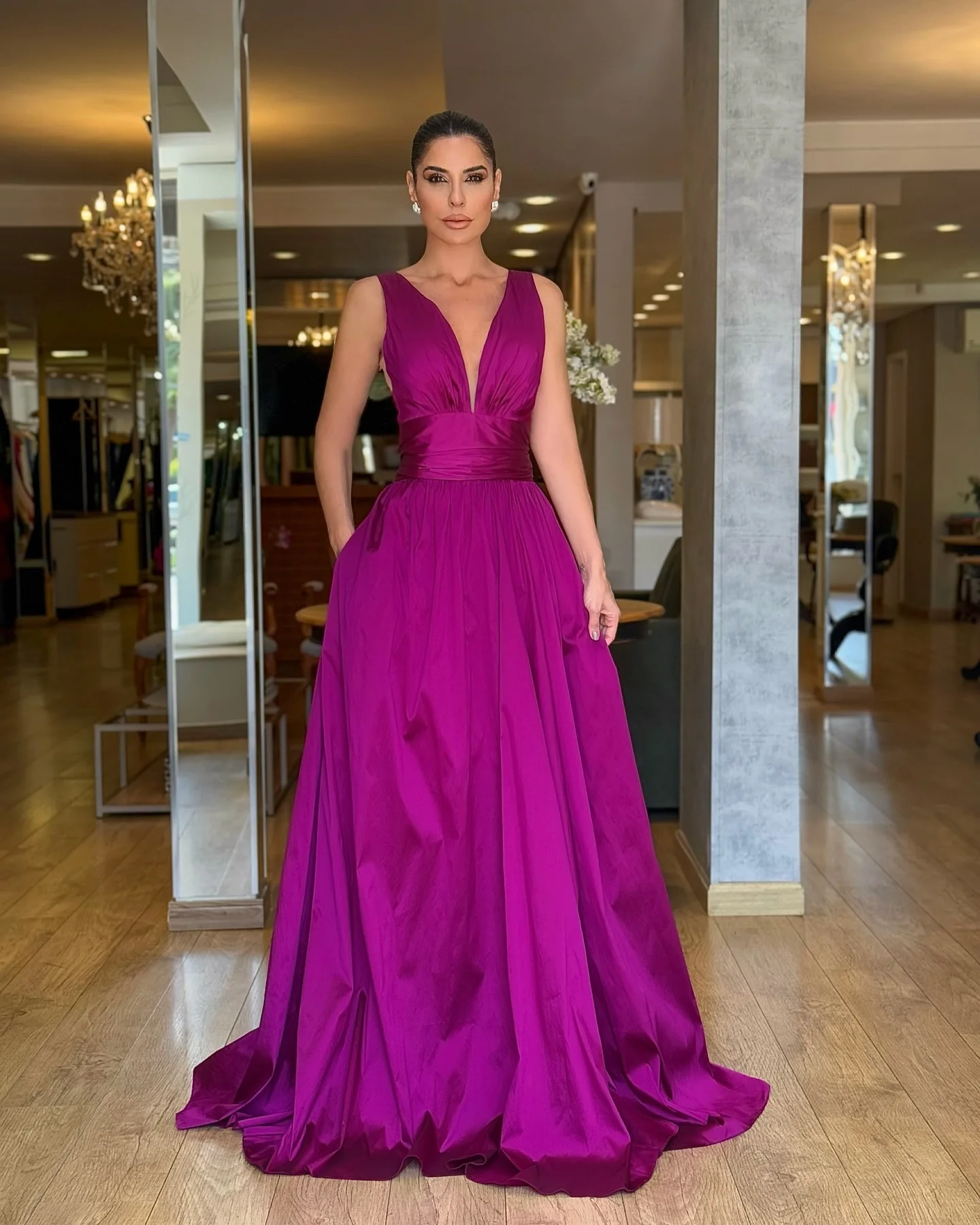 Customized Classic V-Neck Spaghetti Straps Evening Dresses High Quality Satin Pleats Purple Vestido De Festa Vestido D
Customized Classic V-Neck Spaghetti Straps Evening Dresses High Quality Satin Pleats Purple Vestido De Festa Vestido D