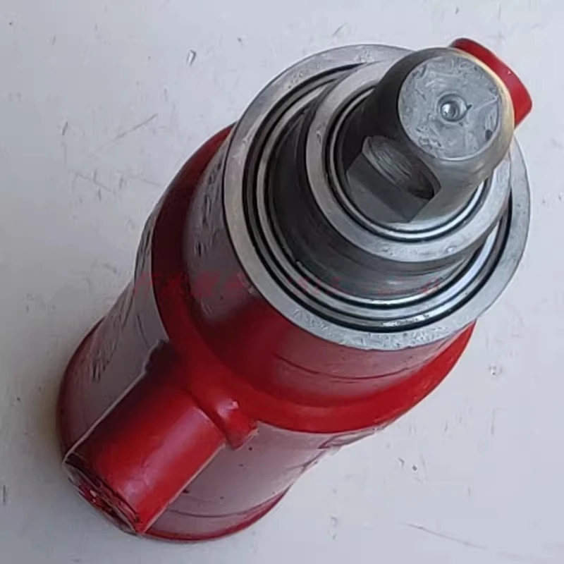 1pcs Tricycle 250ZH800 modified dump hydraulic cylinder oil top
1pcs Tricycle 250ZH800 modified dump hydraulic cylinder oil top