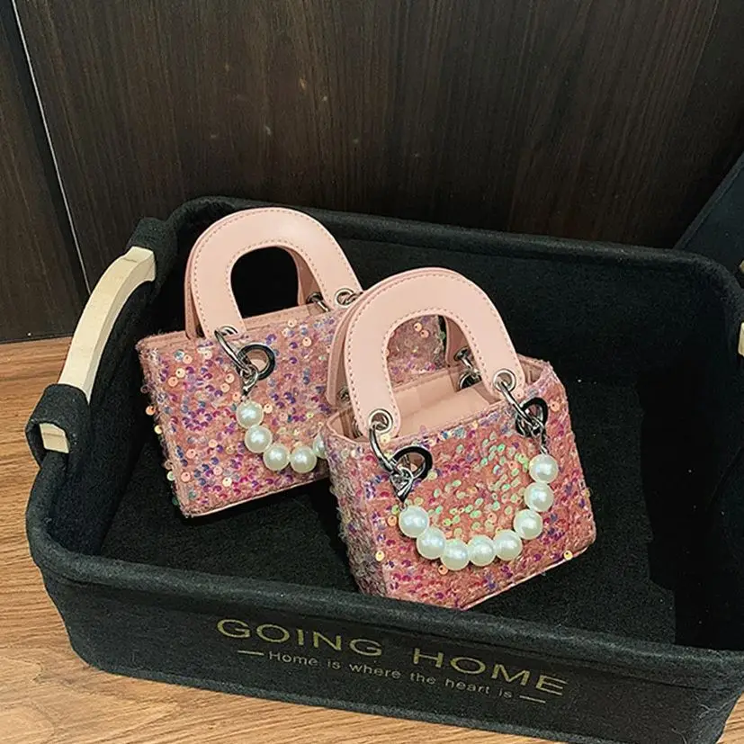 Pearl Beading PU Leather Crossbody Tote Bag Women's 2025 New European Fashion Sequins Femele Trendy Versatile Square Handbag
Pearl Beading PU Leather Crossbody Tote Bag Women's 2025 New European Fashion Sequins Femele Trendy Versatile Square Handbag