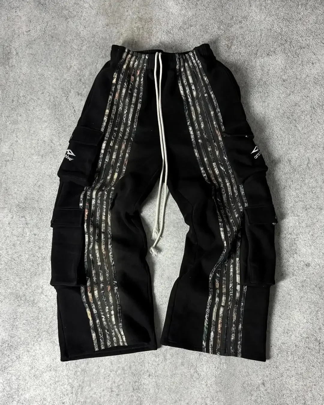 Y2K Fashion Stripe Multiple Pockets Cargo Pants Y2K Popular Clothing Women High Street Trousers New Jogger Drawstring Sweatpants
Y2K Fashion Stripe Multiple Pockets Cargo Pants Y2K Popular Clothing Women High Street Trousers New Jogger Drawstring Sweatpants