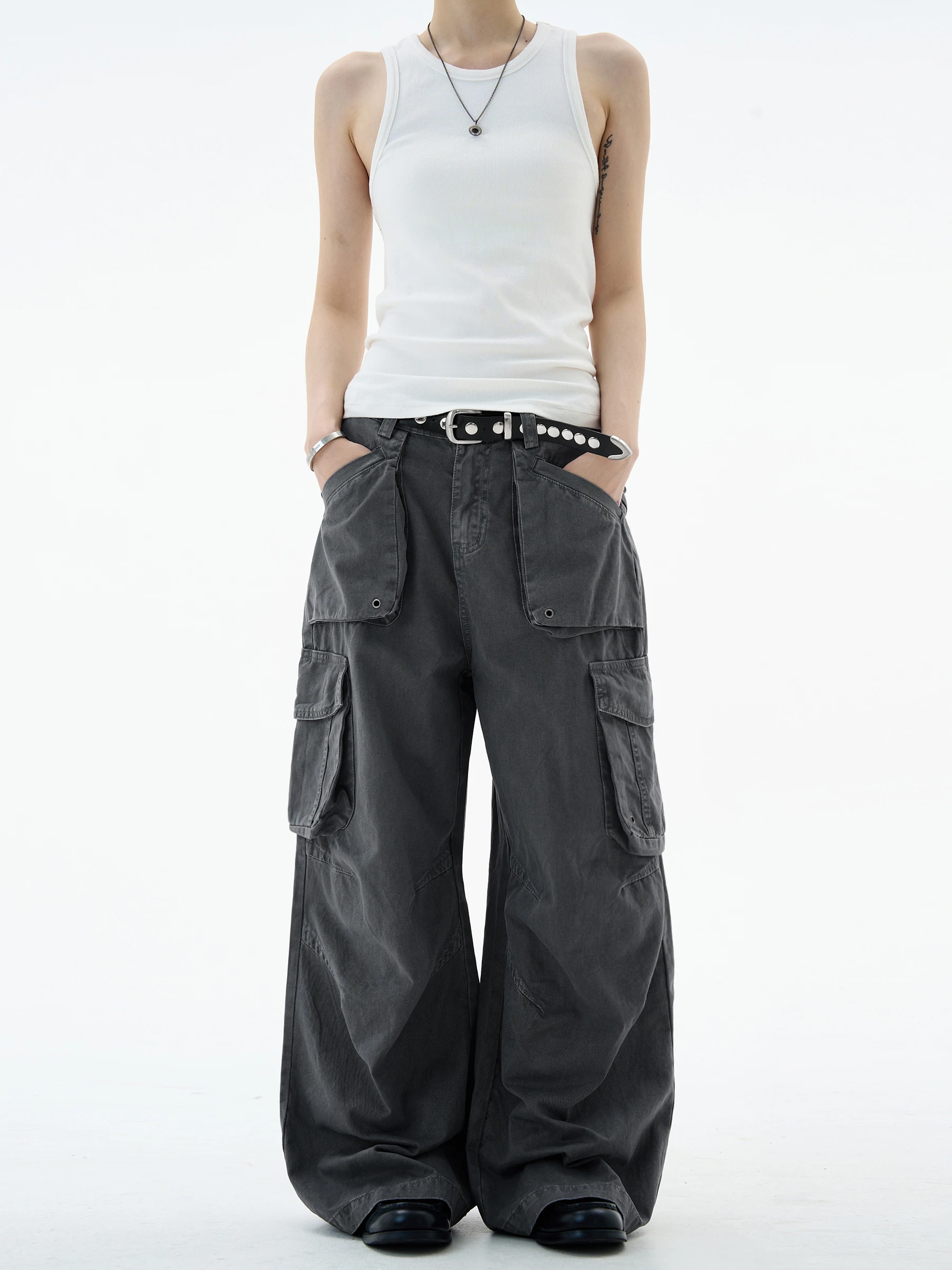 MADWITCH American Sle Multi-ket 3D рабочие брюки свободные повседневные винтажные широкие брюки для мужчин и женщин
MADWITCH American Sle Multi-ket 3D рабочие брюки свободные повседневные винтажные широкие брюки для мужчин и женщин