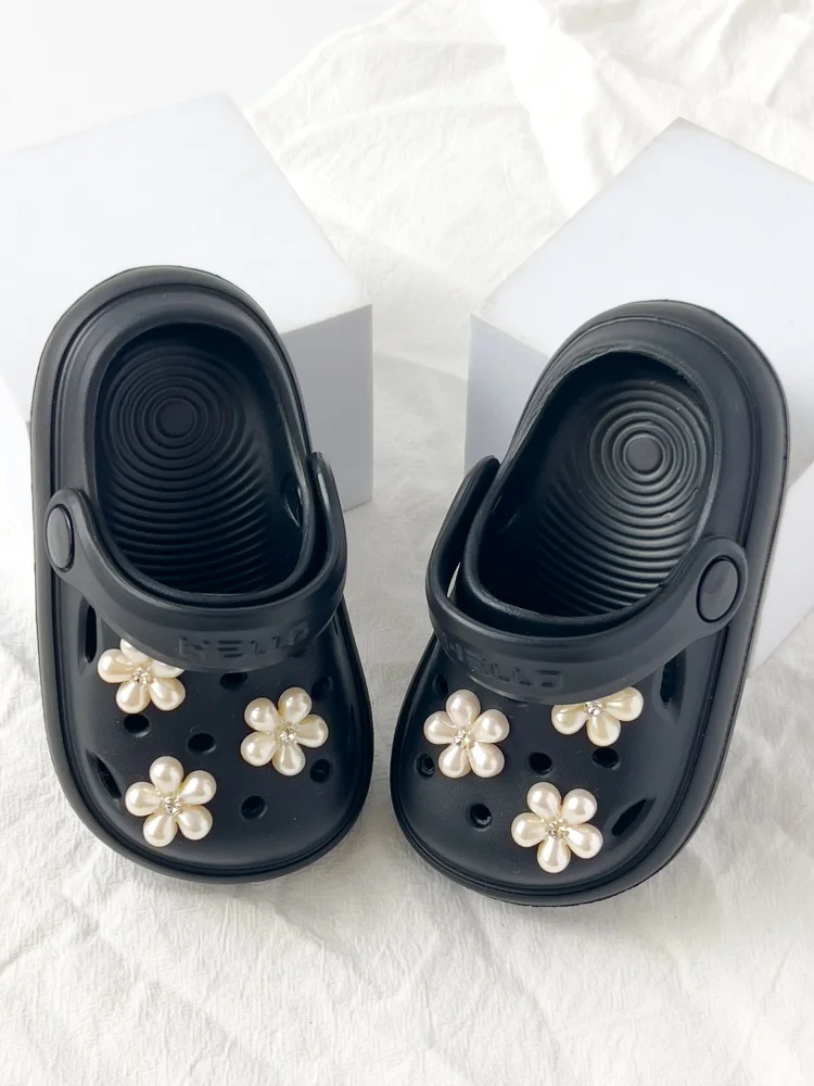 2025 new perforated slippers girls' dopamine with three flowers decorate summer indoor and outdoor sandals are non-slip
2025 new perforated slippers girls' dopamine with three flowers decorate summer indoor and outdoor sandals are non-slip