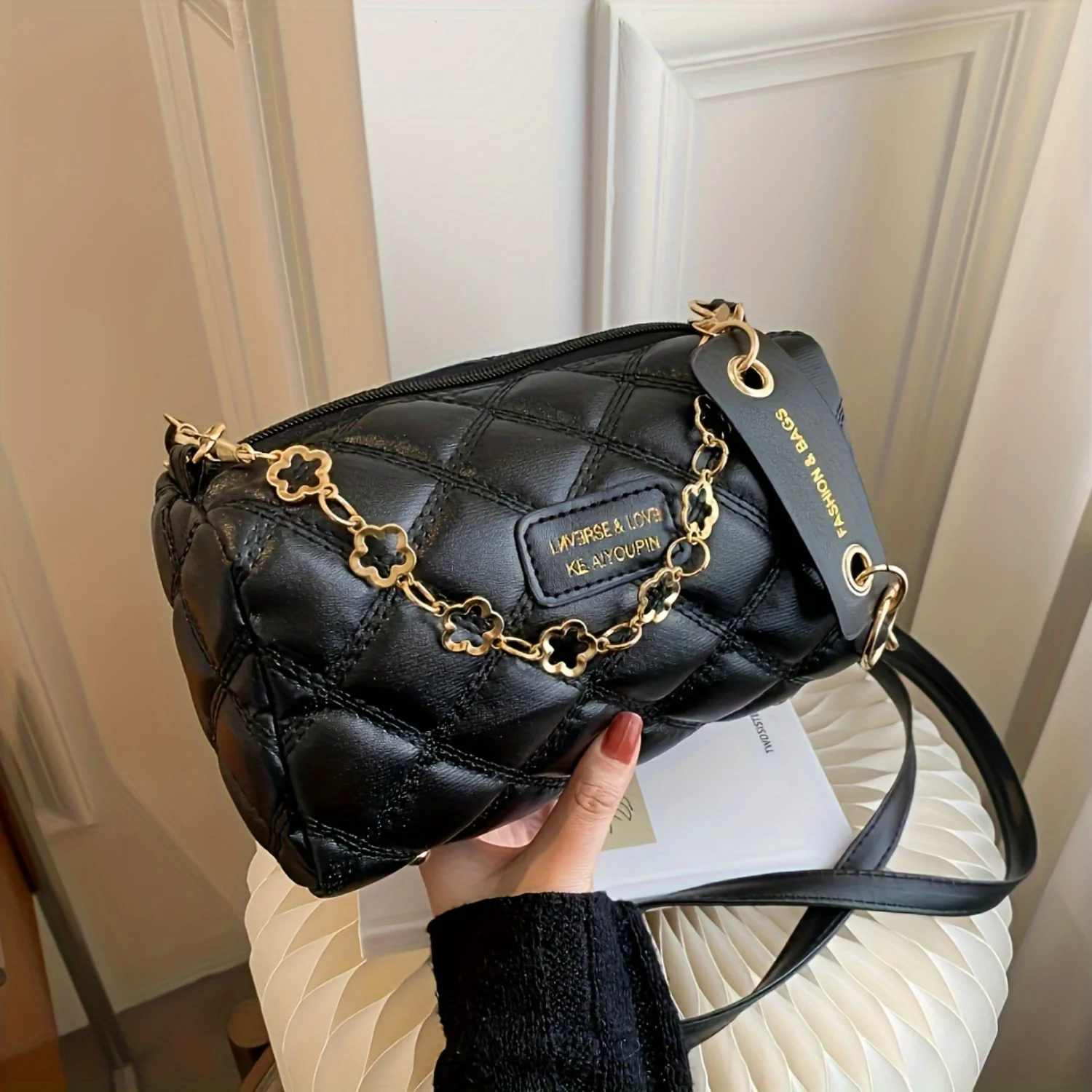 Trendy Argyle Quilted Mini Crossbody Bag, Solid Color Chain Handle Phone Lipstick Coin Bag, Perfect Shoulder Bag For Daily Use
Trendy Argyle Quilted Mini Crossbody Bag, Solid Color Chain Handle Phone Lipstick Coin Bag, Perfect Shoulder Bag For Daily Use