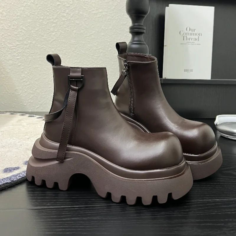 Platform Women's Ankle Boots Flats Fashion Leather Shoes 2025 Winter Designer Gothic Boots New Retro Walking Short Mujer Botas 
Platform Women's Ankle Boots Flats Fashion Leather Shoes 2025 Winter Designer Gothic Boots New Retro Walking Short Mujer Botas