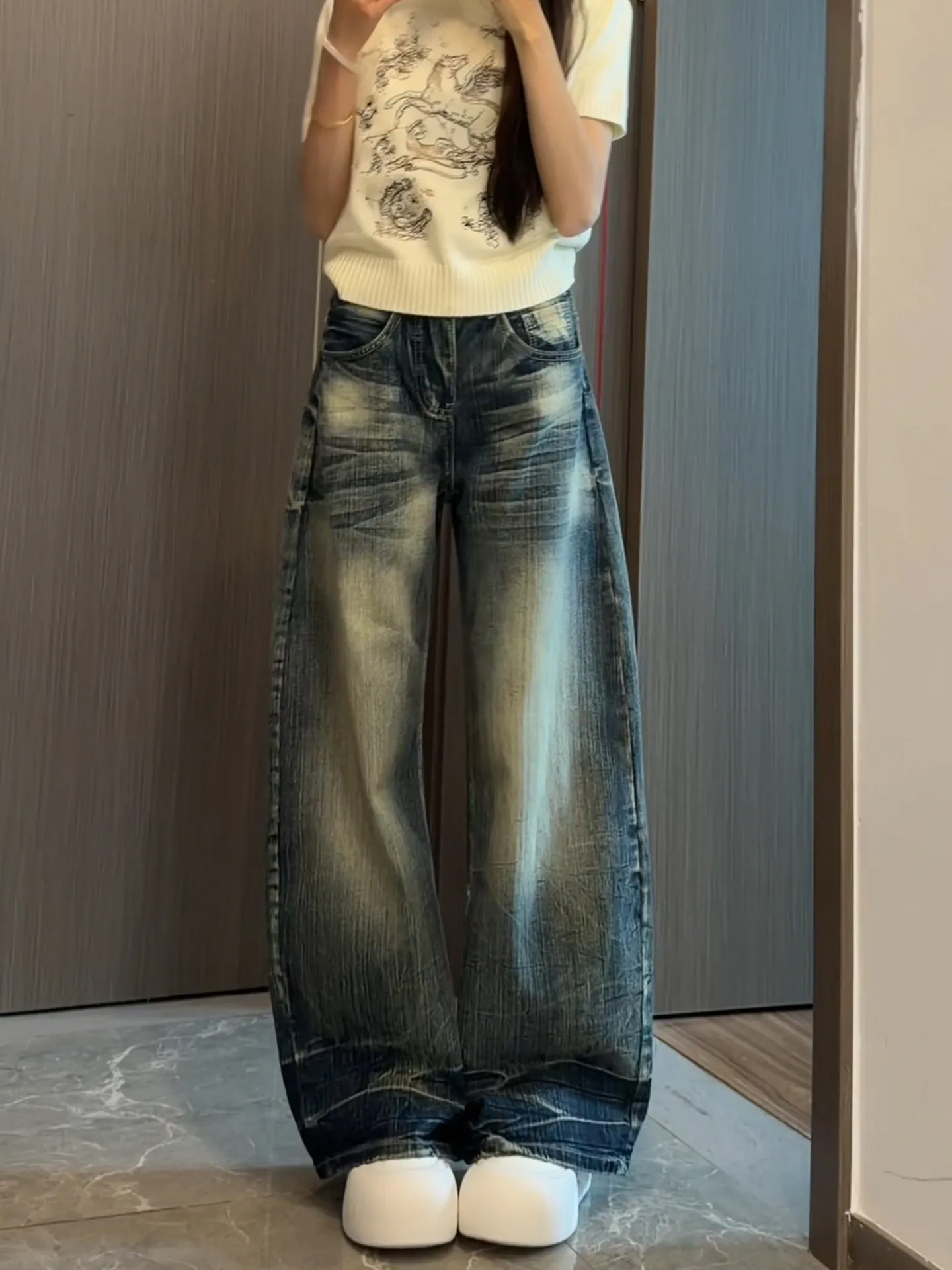 American Style Vintage Washed Wide Leg Denim Jeans Women's High Waist Loose Slimming Versatile Long Trousers Summer New Arrival
American Style Vintage Washed Wide Leg Denim Jeans Women's High Waist Loose Slimming Versatile Long Trousers Summer New Arrival