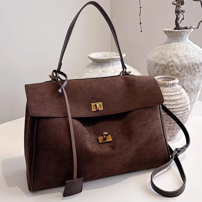 Luxury Frosted Women's Tote Bag Retro Lock Brand Design Large Capacity Shoulder Crossbody Bag High-end Women's Travel Handbag
Luxury Frosted Women's Tote Bag Retro Lock Brand Design Large Capacity Shoulder Crossbody Bag High-end Women's Travel Handbag