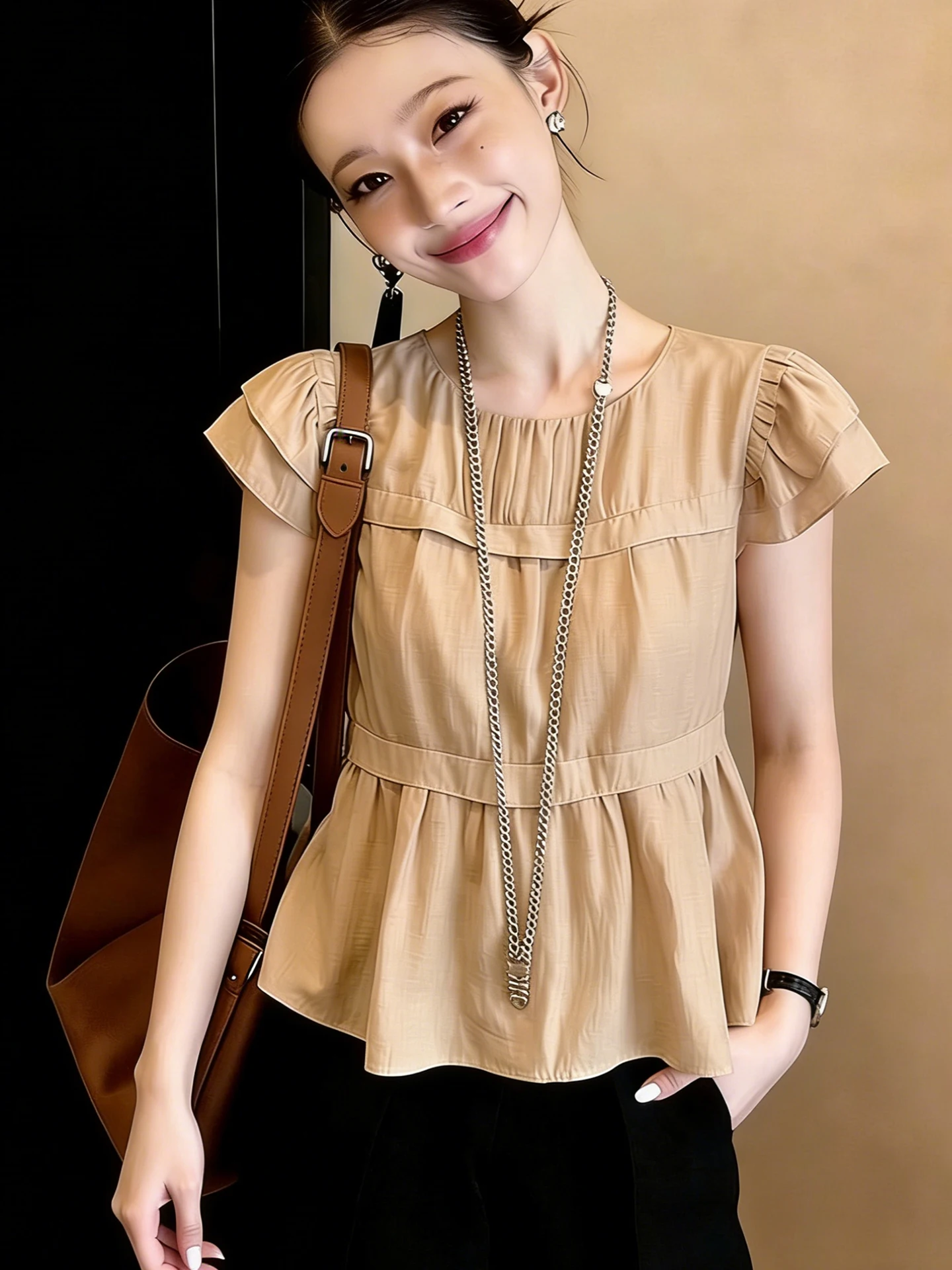 Elegant Summer Shirt Women's Loose Casual Versatile Fly Sleeve Design Korean Style Straight Cut Short Sleeve round Neck Top
Elegant Summer Shirt Women's Loose Casual Versatile Fly Sleeve Design Korean Style Straight Cut Short Sleeve round Neck Top