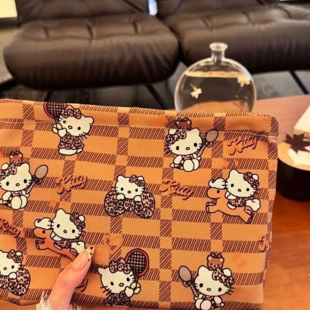 Милый кот девчачья косметичка Hello Kitty Kawaii клетчатый женский клатч универсальный органайзер для путешествий женский дорожный клатч сумки
Милый кот девчачья косметичка Hello Kitty Kawaii клетчатый женский клатч универсальный органайзер для путешествий женский дорожный клатч сумки