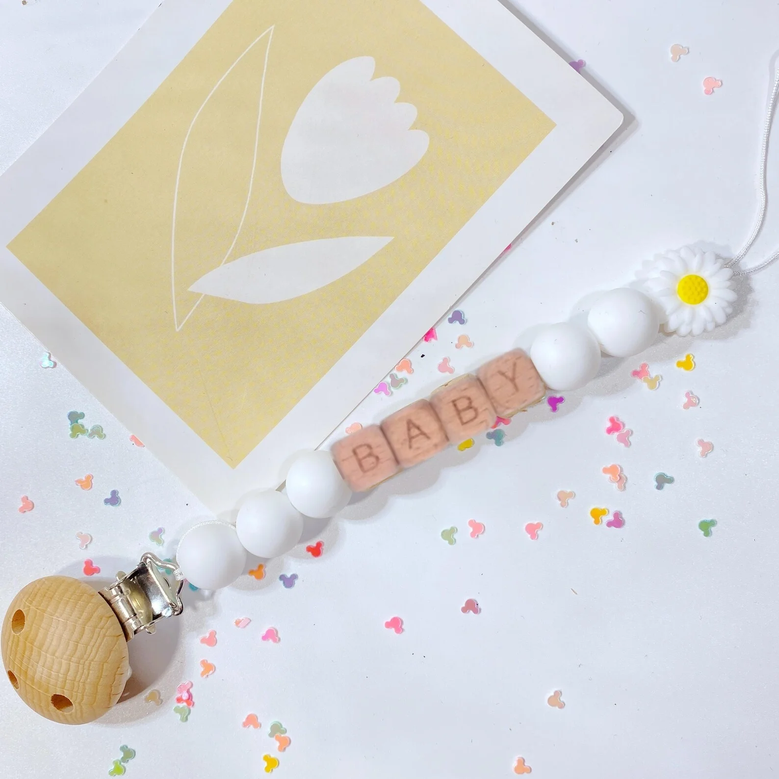 Handmade Beech Wood Baby Pacifier Clips Daisy Silicone Chew Beads Infant Nipple Clip Teether Teething Toy Baby Pacifier Chain
Handmade Beech Wood Baby Pacifier Clips Daisy Silicone Chew Beads Infant Nipple Clip Teether Teething Toy Baby Pacifier Chain