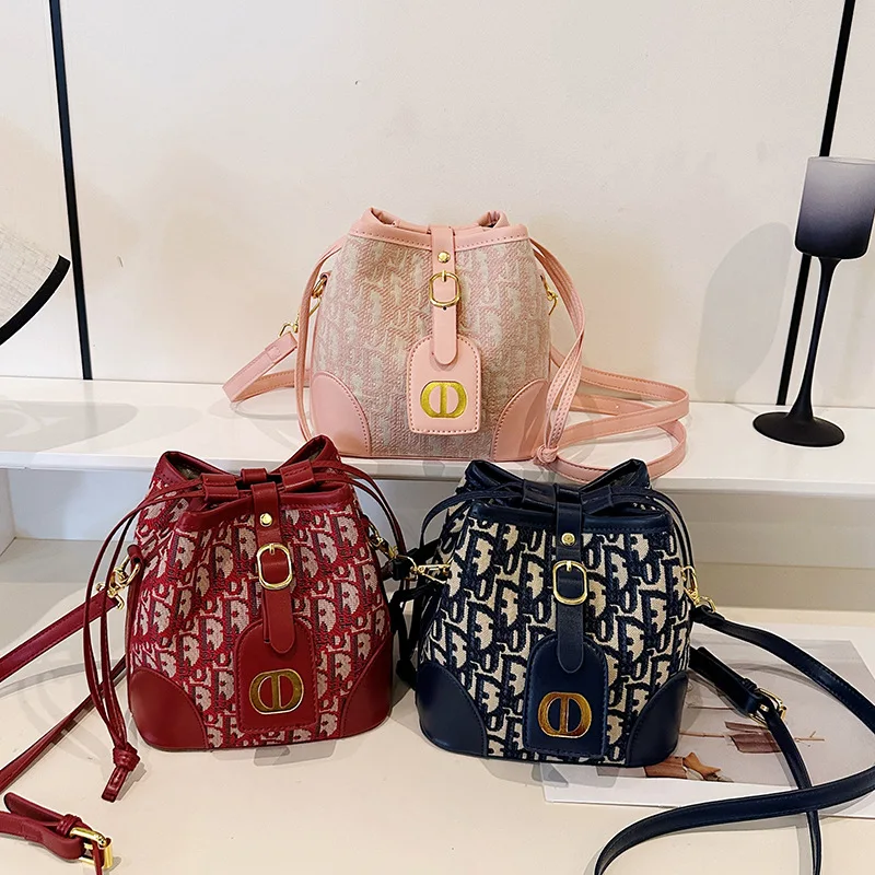 2025 New Large-capacity Mobile Phone Crossbody Bag, Drawstring Bucket Bag, Small-scale Design Shoulder and Underarm Bag
2025 New Large-capacity Mobile Phone Crossbody Bag, Drawstring Bucket Bag, Small-scale Design Shoulder and Underarm Bag