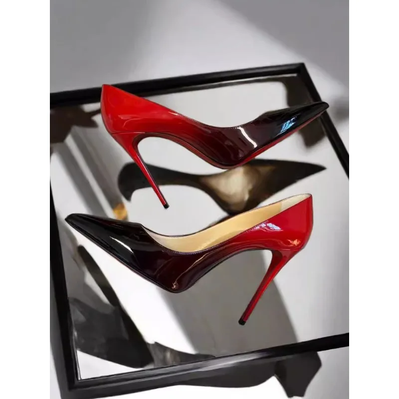 Женские туфли на высоком каблуке, тонкие каблуки, черные, сексуальные и универсальные, профессиональные туфли из лакированной кожи с острым носком и градиентом
Женские туфли на высоком каблуке, тонкие каблуки, черные, сексуальные и универсальные, профессиональные туфли из лакированной кожи с острым носком и градиентом