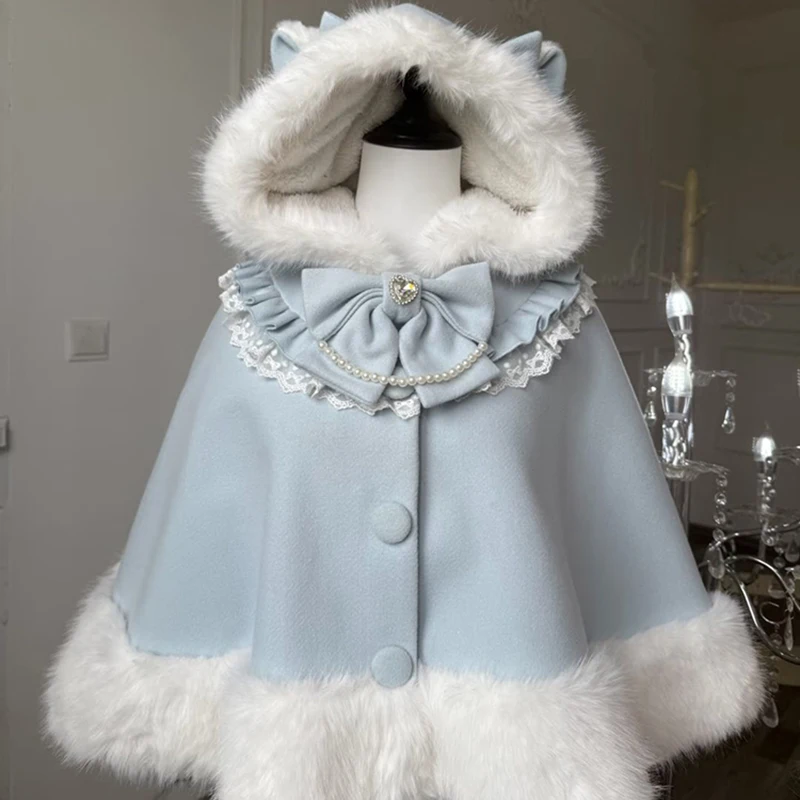 Новинка 2025 года, зимние шерстяные накидки в стиле Лолиты, женские милые кружевные лоскутные пончо с бантом и капюшоном, без рукавов, меховой воротник, милая верхняя одежда с кошачьими ушками
Новинка 2025 года, зимние шерстяные накидки в стиле Лолиты, женские милые кружевные лоскутные пончо с бантом и капюшоном, без рукавов, меховой воротник, милая верхняя одежда с кошачьими ушками