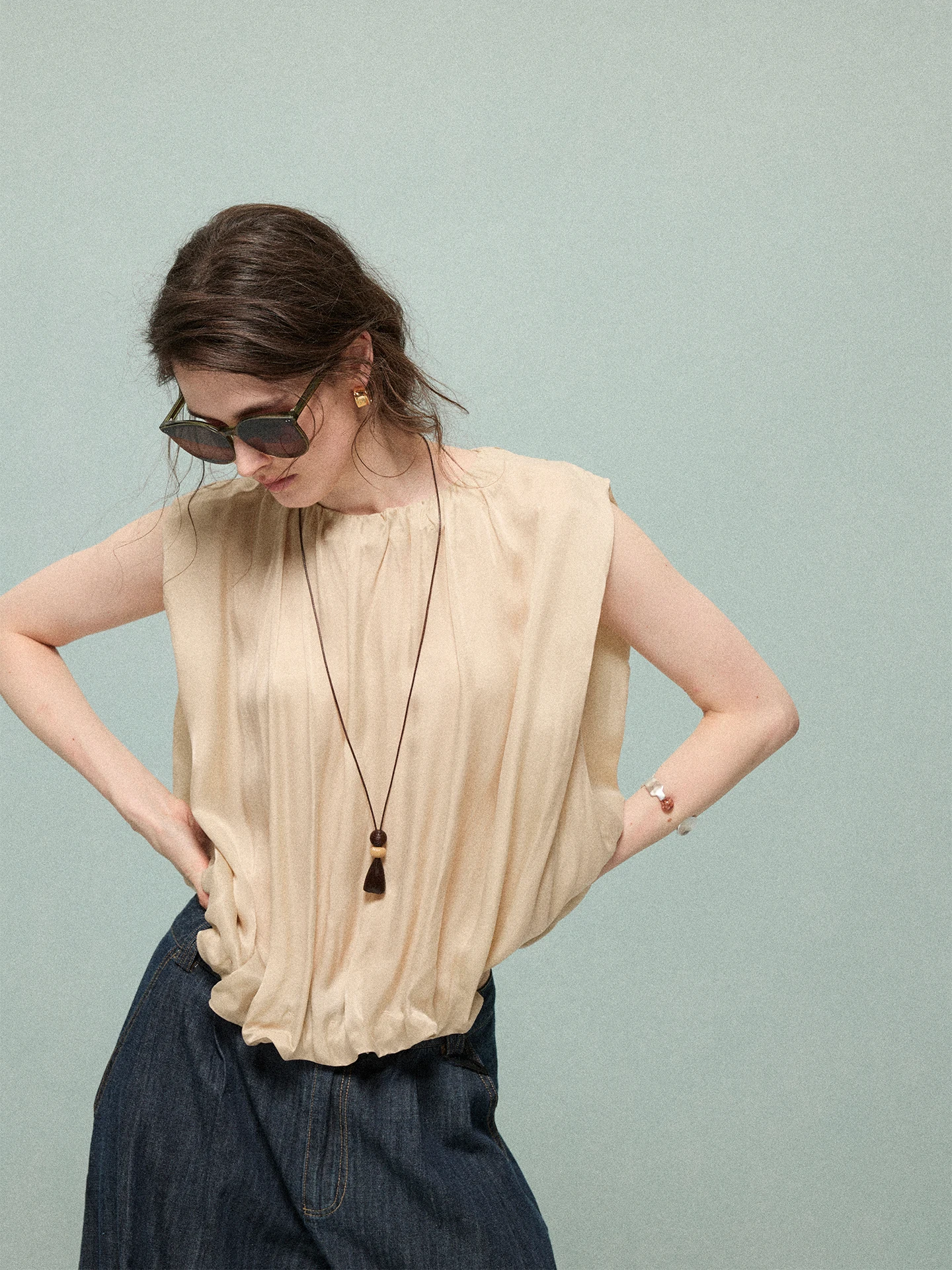 Moofeel Copper Ammonia Raye round Neck Sleeveless Shirt Summer Design Gathered 3D Lace Commute Short Top Women's Shirt
Moofeel Copper Ammonia Raye round Neck Sleeveless Shirt Summer Design Gathered 3D Lace Commute Short Top Women's Shirt