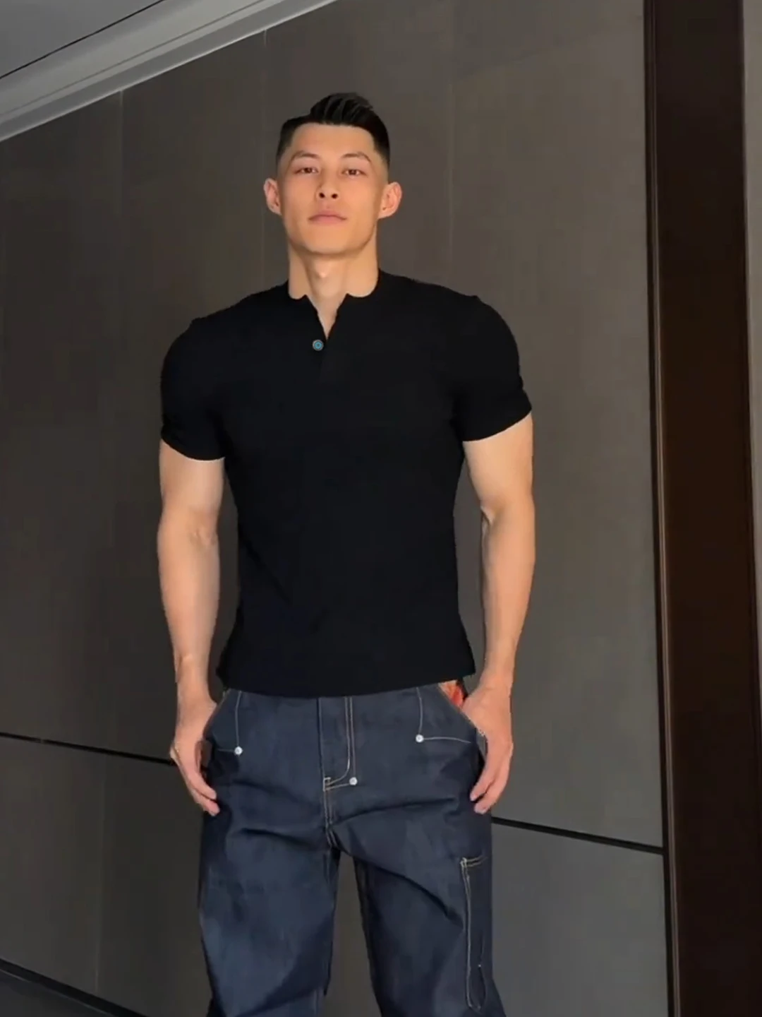 Мужская футболка Bla V-Ne Slim Fit, спортивная, с американским воротником Henry, CleanFit Sle
Мужская футболка Bla V-Ne Slim Fit, спортивная, с американским воротником Henry, CleanFit Sle