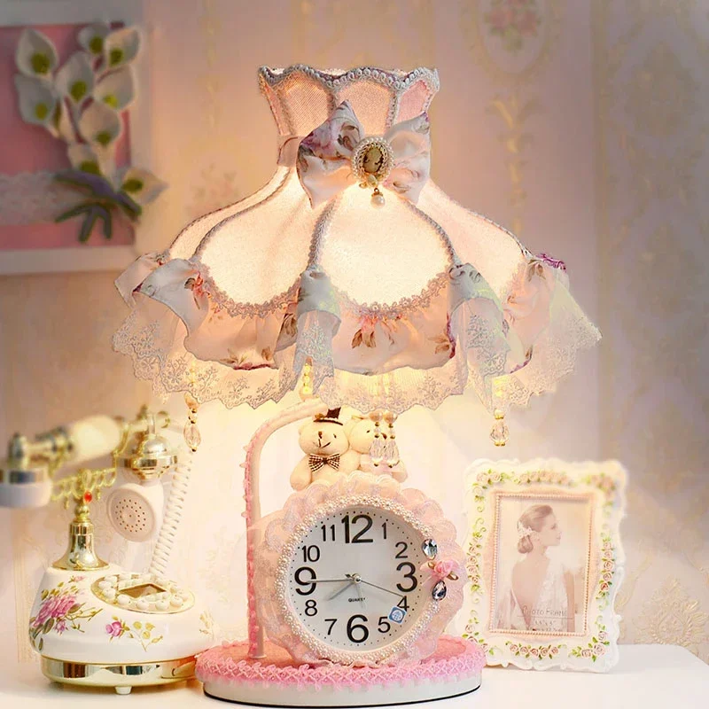 European bedside lamp Princess room pink lace clock romantic lovely girl gift warm atmosphere bedroom lamp.
European bedside lamp Princess room pink lace clock romantic lovely girl gift warm atmosphere bedroom lamp.