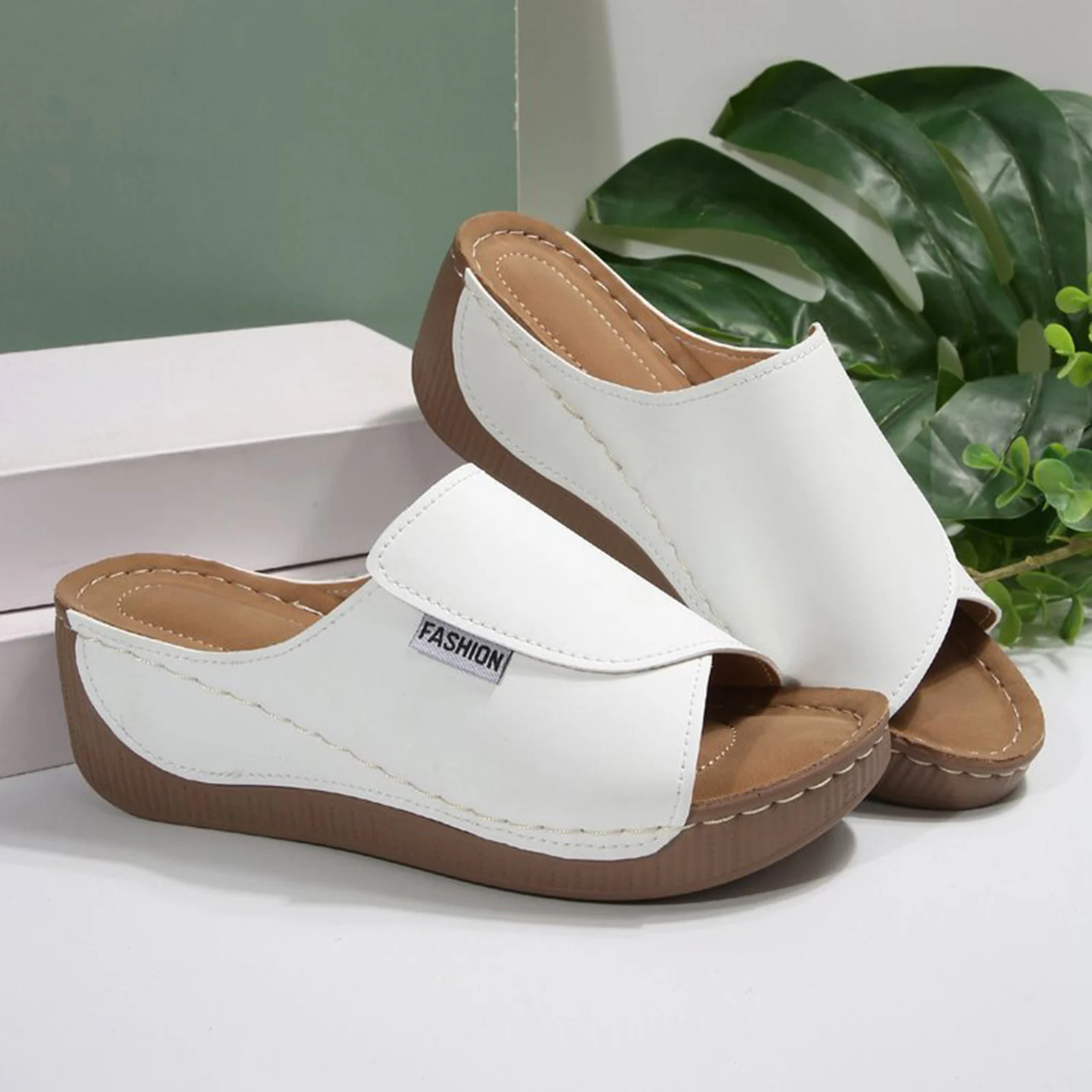 Casual Peep-Toe Sandals Breathable Lightweight Beach Shoes Hollowed Open Toe Mid Heel Shoes For Daily Commute
Casual Peep-Toe Sandals Breathable Lightweight Beach Shoes Hollowed Open Toe Mid Heel Shoes For Daily Commute