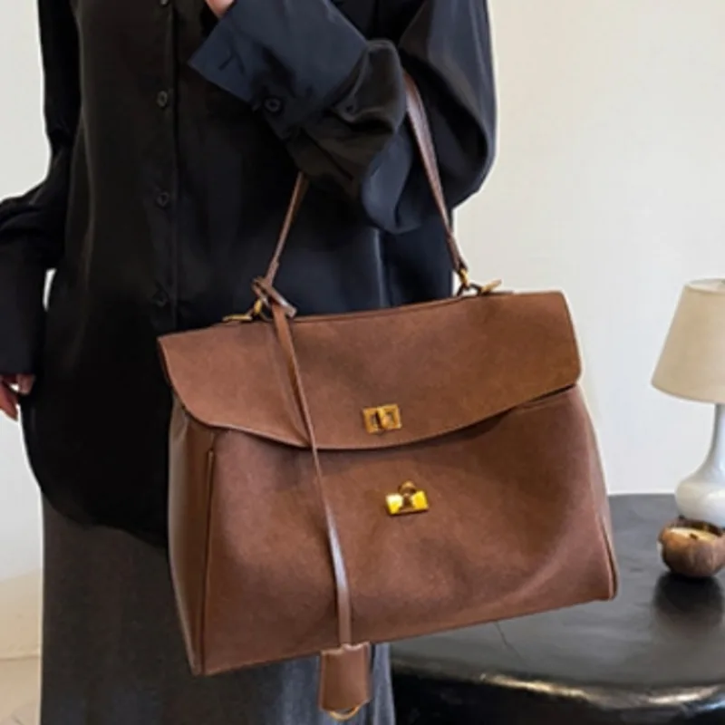 Utility Large Capacity Flap Shoulder Bag Suede Shoulder Women's Rodeo Large Capacity Commuting Tote Bag Fashionable Armpit Bag
Utility Large Capacity Flap Shoulder Bag Suede Shoulder Women's Rodeo Large Capacity Commuting Tote Bag Fashionable Armpit Bag