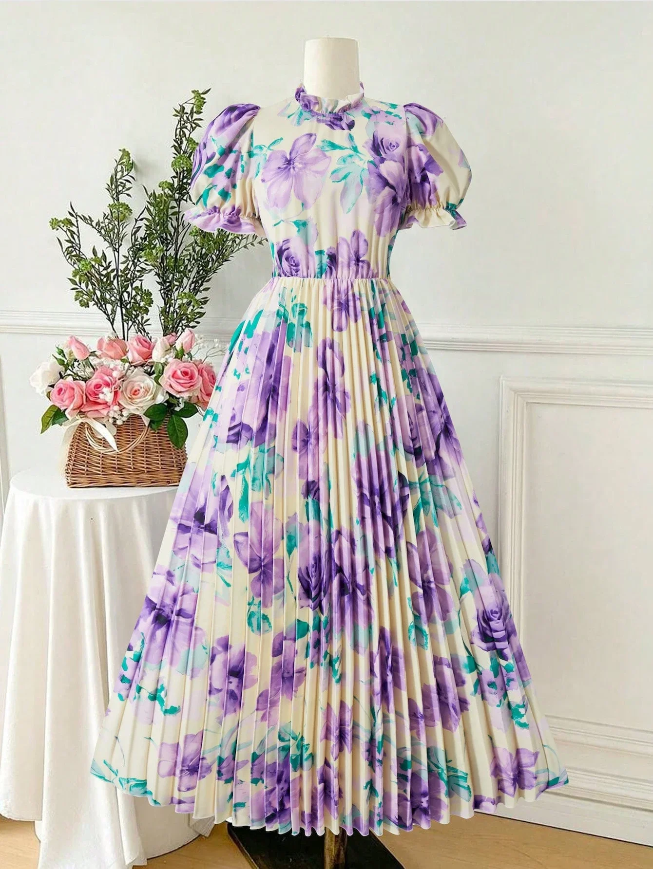 Floral Print Pleated Maxi Dress With Puff Sleeves And Ruffled Collar For Women
Floral Print Pleated Maxi Dress With Puff Sleeves And Ruffled Collar For Women