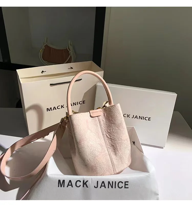 High Quality Textured Leather Embroidery Bucket Bag Women's Handbag Shoulder Messenger Bag Lady Purse Underarm Bag Casual Bag
High Quality Textured Leather Embroidery Bucket Bag Women's Handbag Shoulder Messenger Bag Lady Purse Underarm Bag Casual Bag
