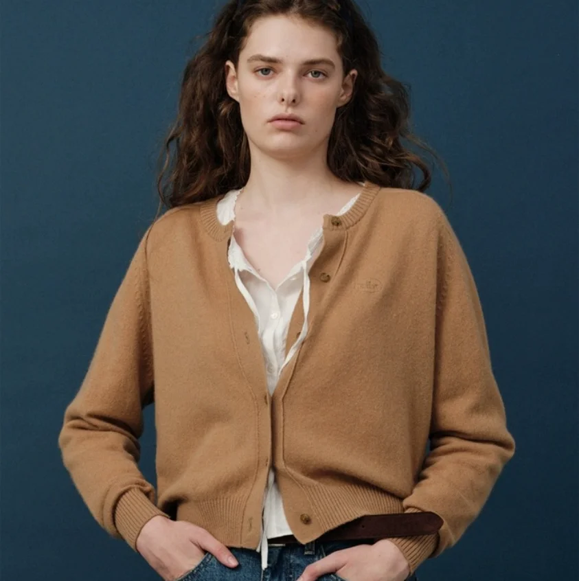 Spring 2025 Knitted Long Sve V-Ne Color Cardigan Sweater Pure Color round Ne Open Front Knitwear Outerwear
Spring 2025 Knitted Long Sve V-Ne Color Cardigan Sweater Pure Color round Ne Open Front Knitwear Outerwear